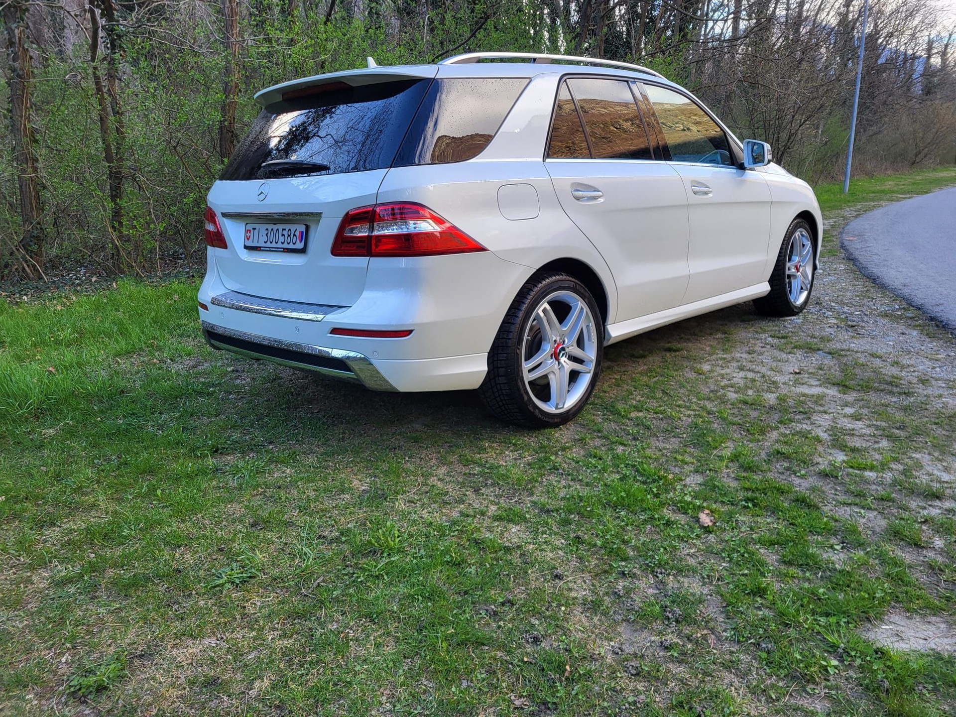 MERCEDES-BENZ ML 350 BlueTEC 4Matic 7G-Tronic-showroom-element-3
