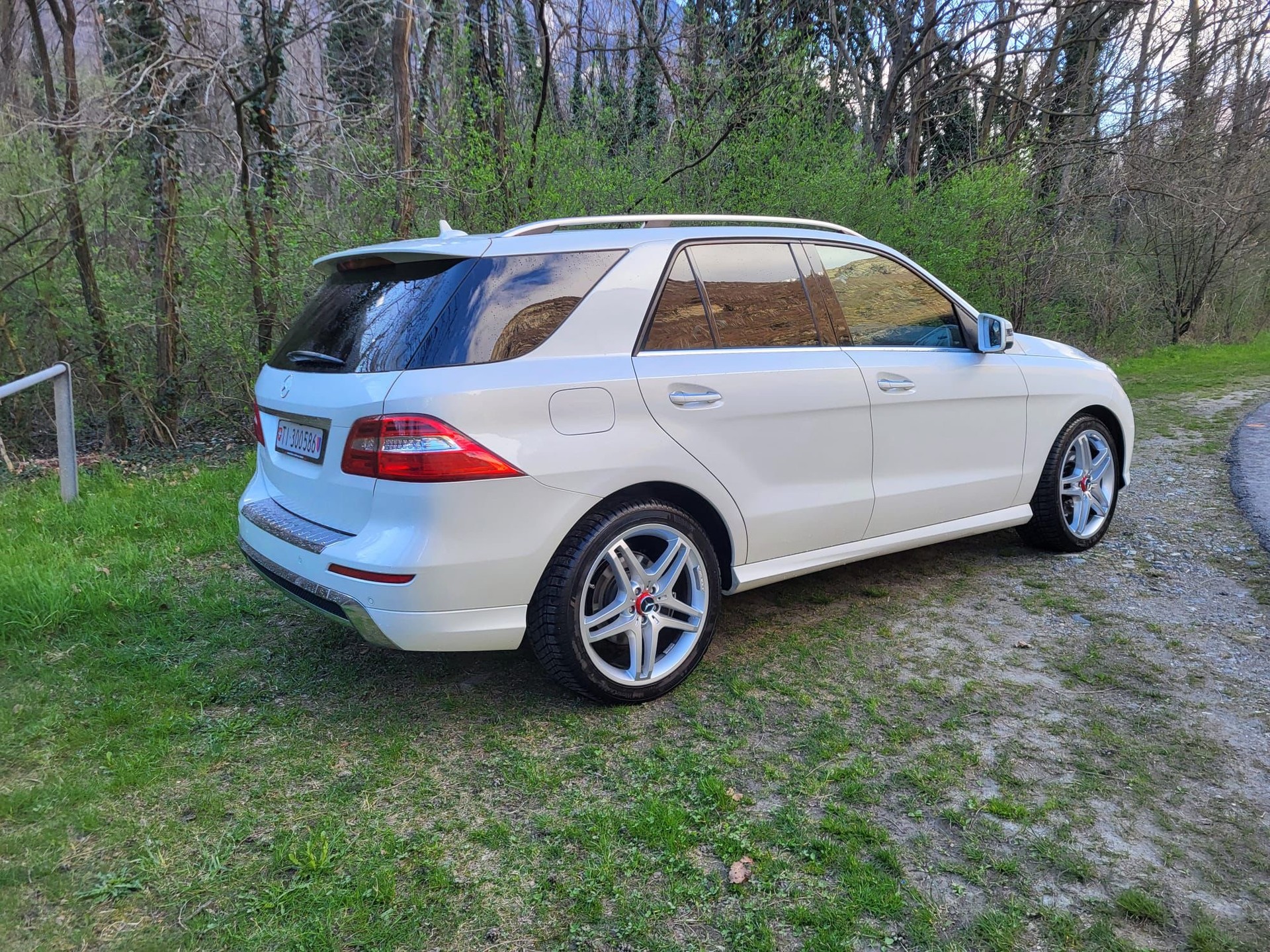 MERCEDES-BENZ ML 350 BlueTEC 4Matic 7G-Tronic-showroom-element-2