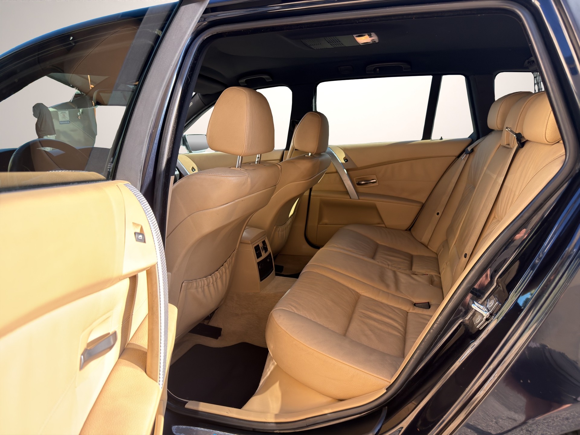 BMW 530xi Touring-image-11