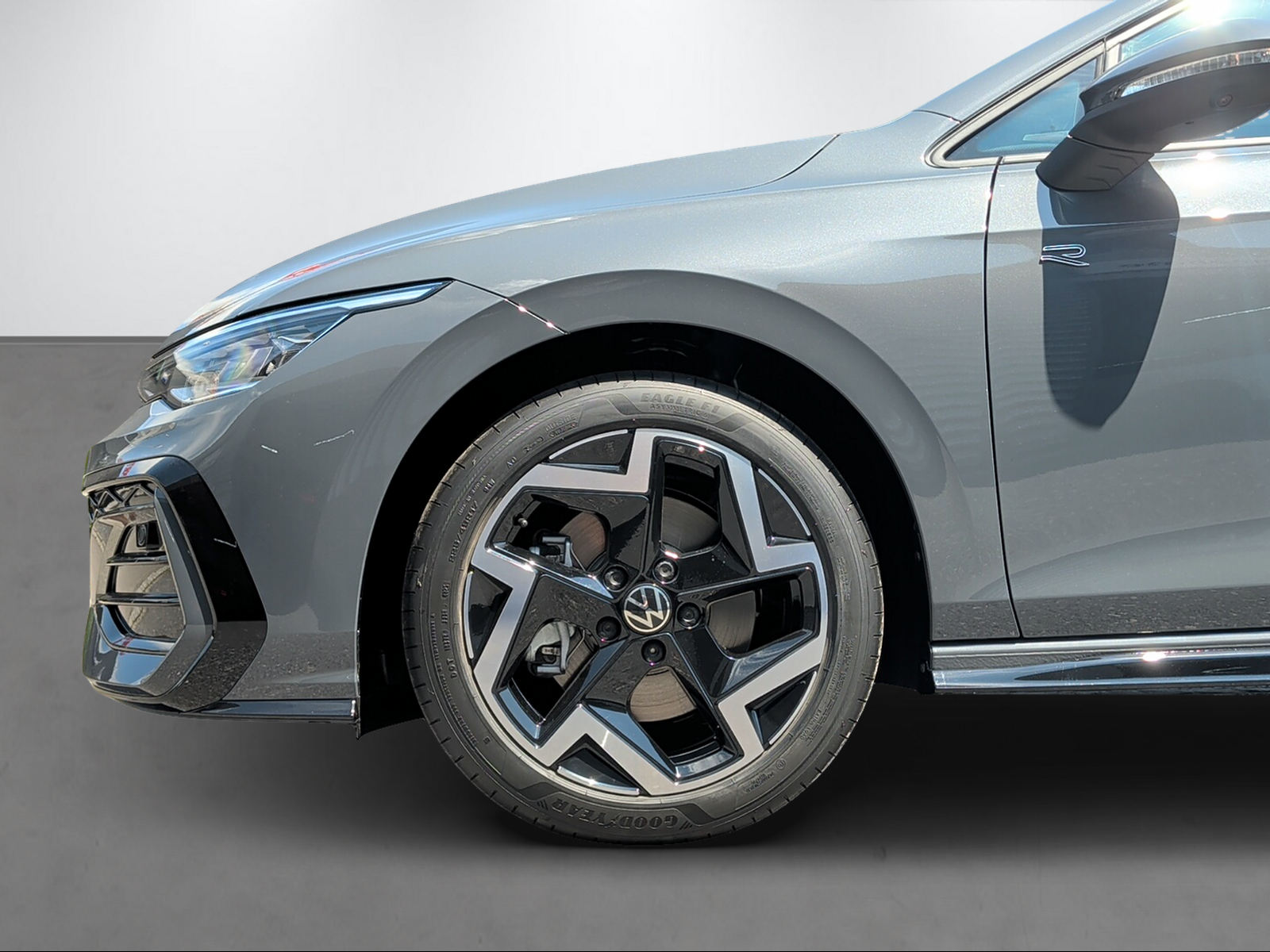 VW Golf VIII 2.0 TSI R-Line DSG 4motion-showroom-element-3
