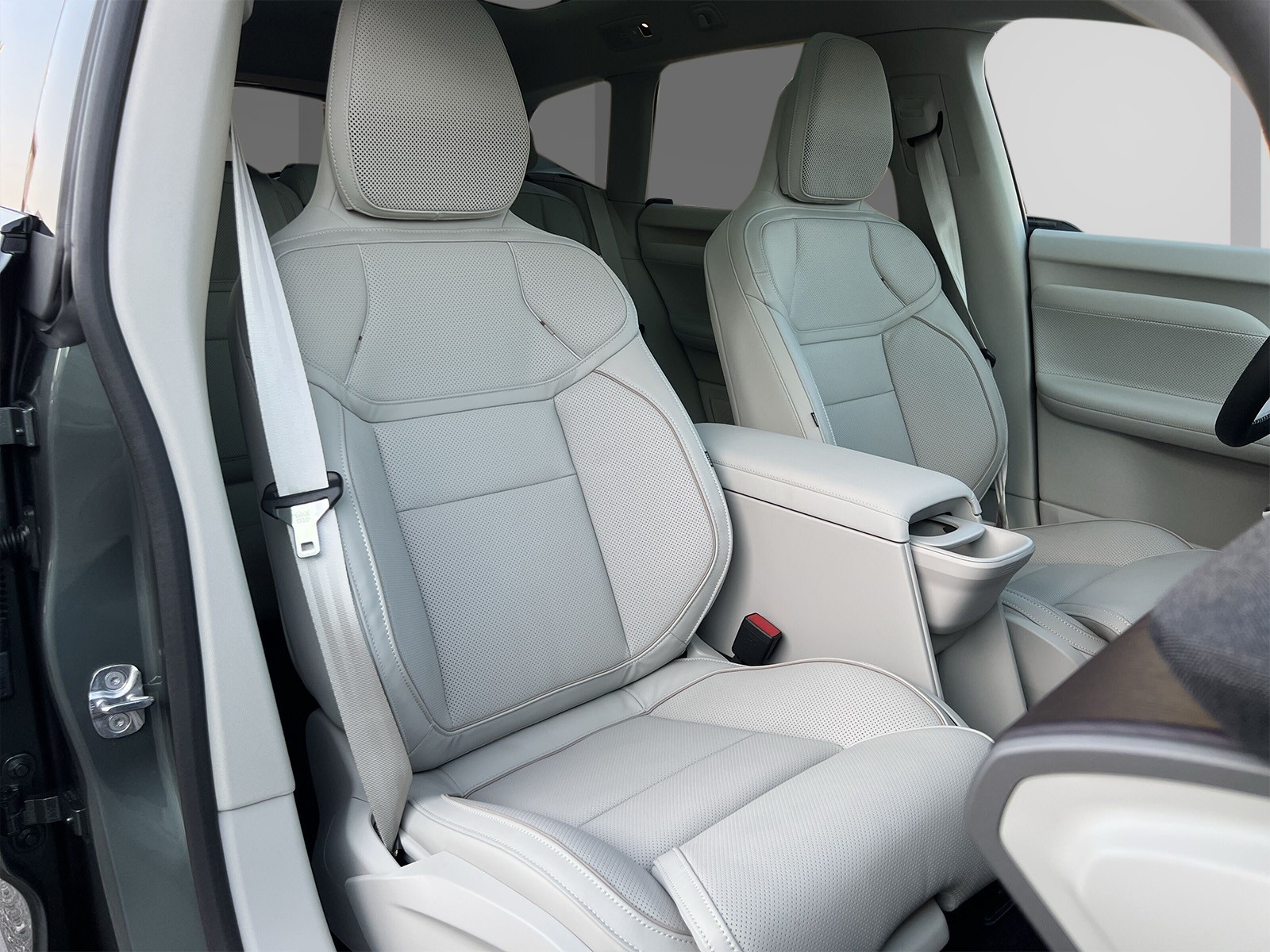 VOLVO EX60 P10 Twin Ultra AWD-image-21