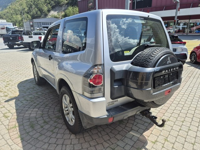 MITSUBISHI Pajero 3.2 DI-D Profi-showroom-element-3