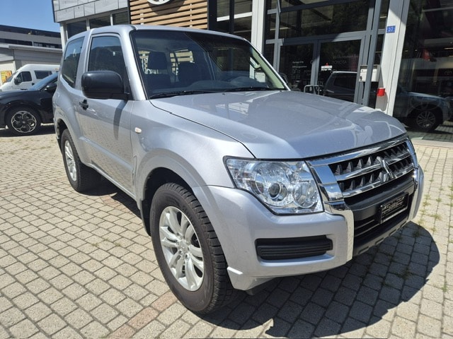MITSUBISHI Pajero 3.2 DI-D Profi-showroom-element-1