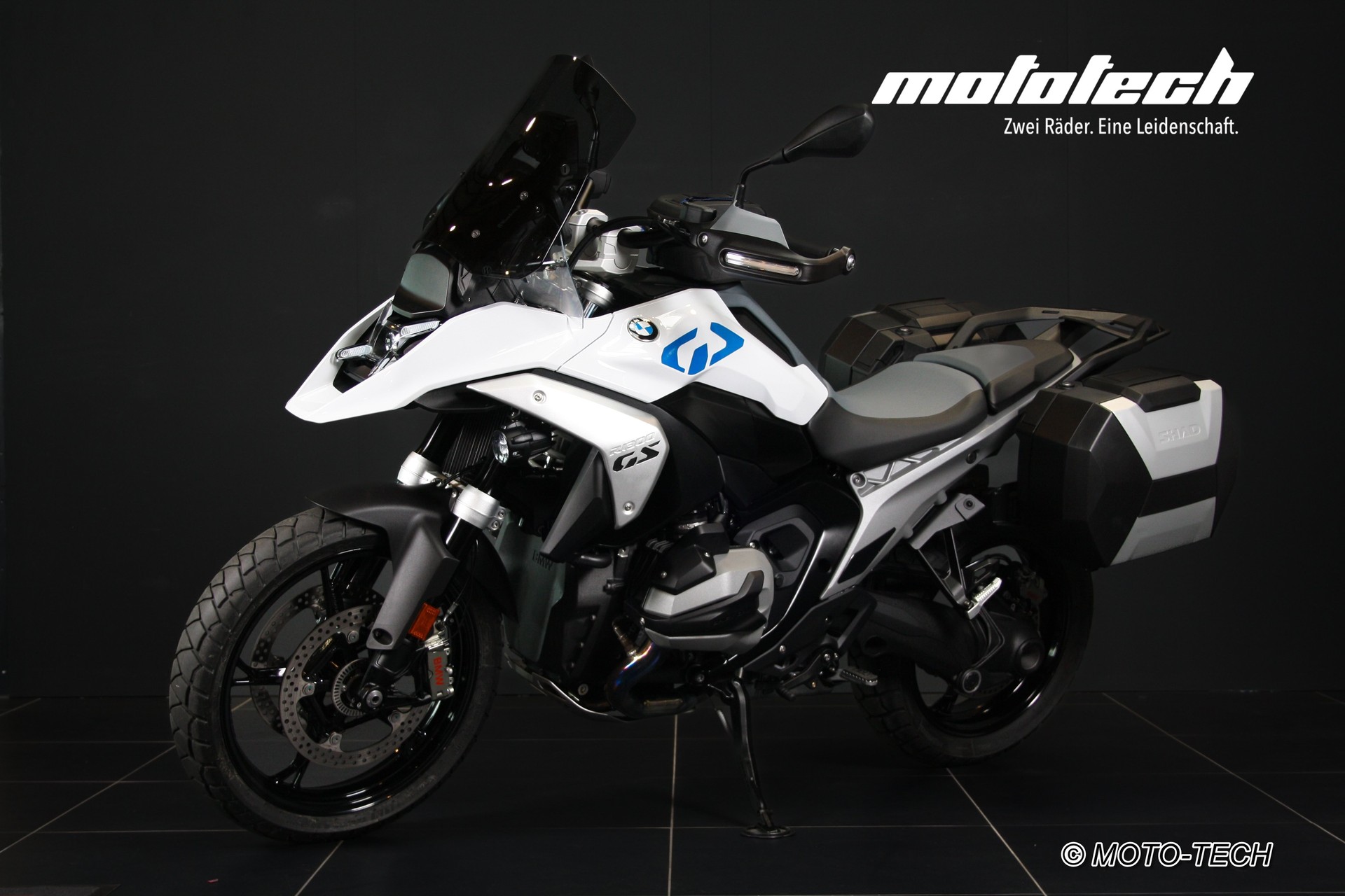 BMW R 1300 GS AKRAPOVIC-image-5
