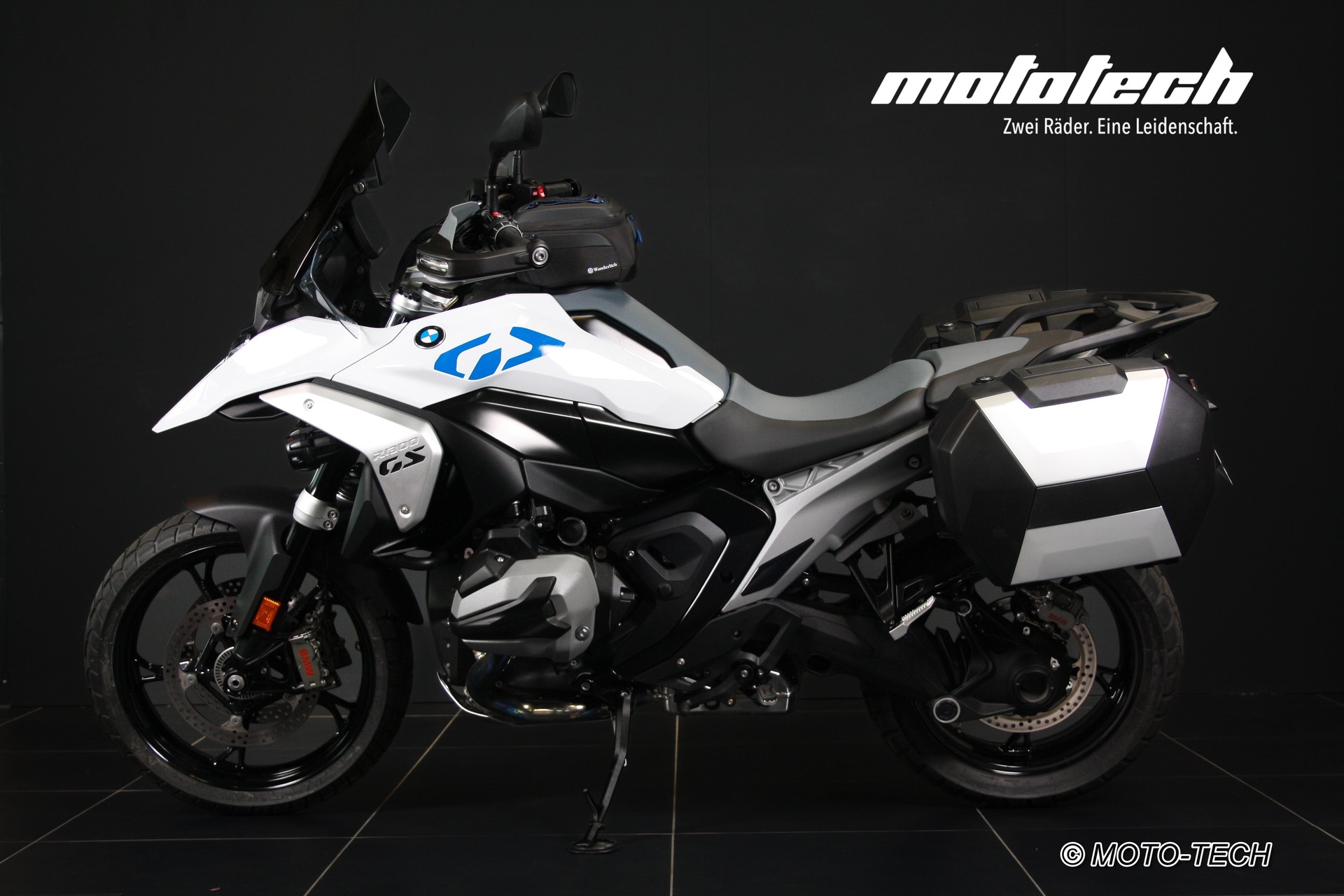 BMW R 1300 GS AKRAPOVIC-image-4
