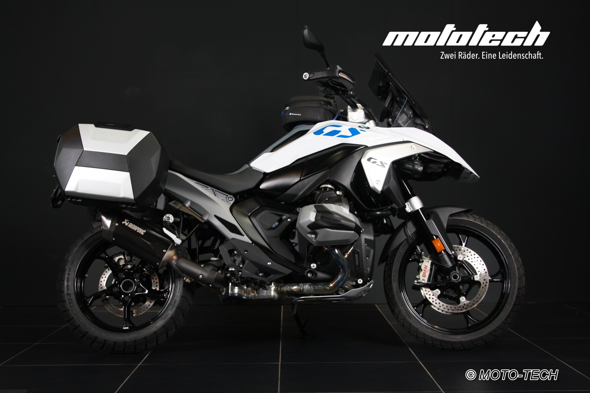 BMW R 1300 GS AKRAPOVIC-image-1
