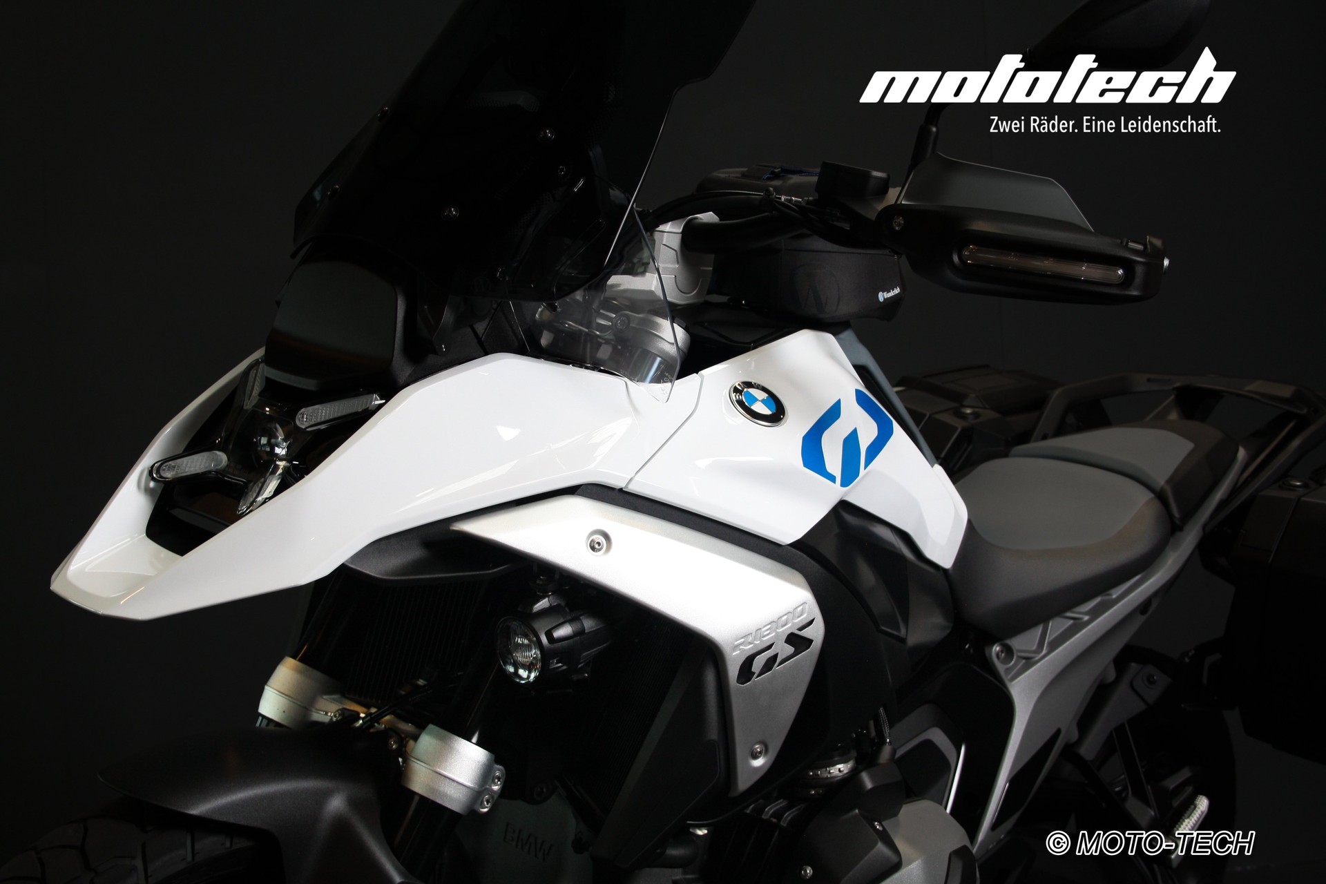 BMW R 1300 GS AKRAPOVIC-image-7