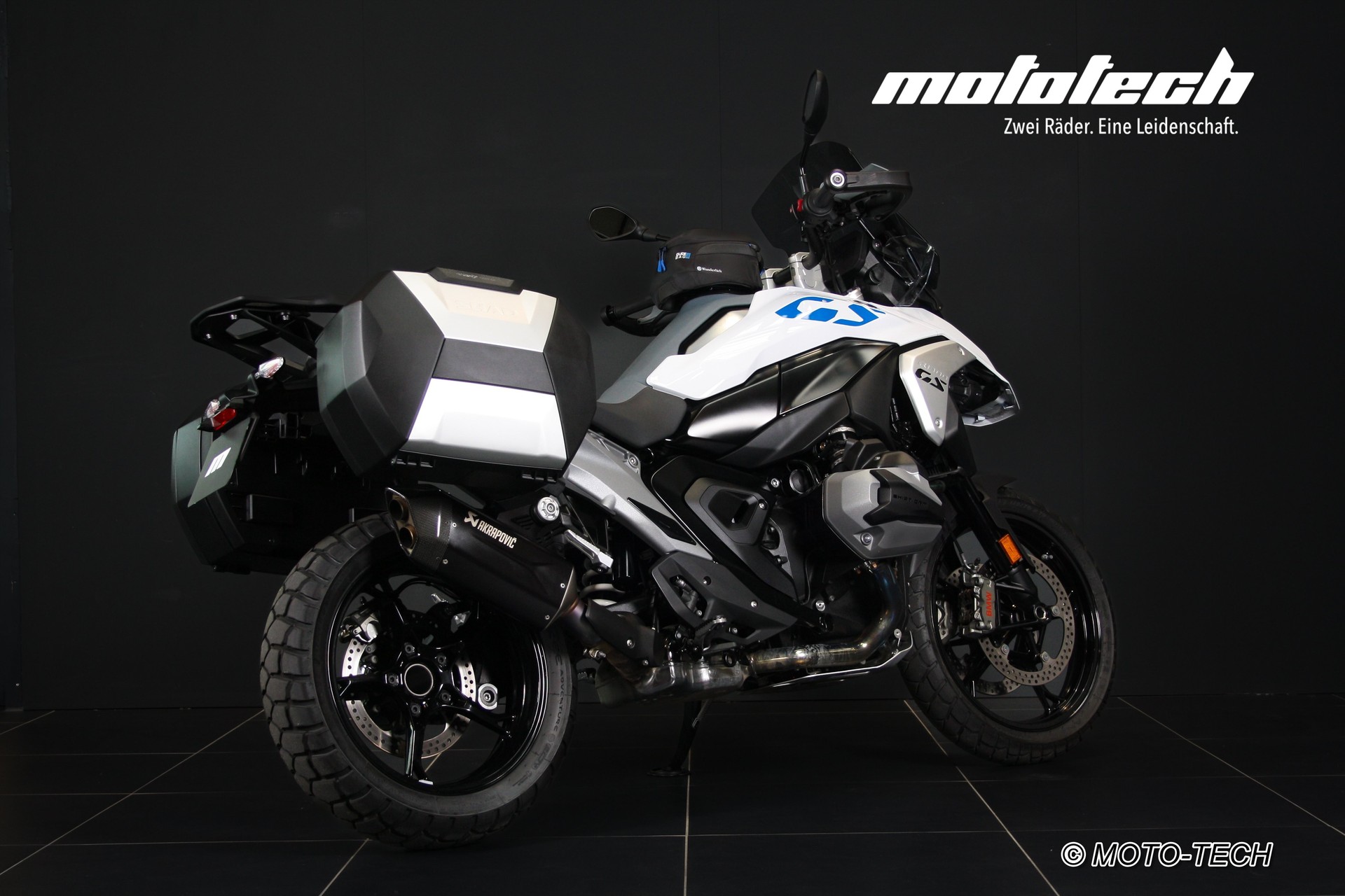 BMW R 1300 GS AKRAPOVIC-image-2