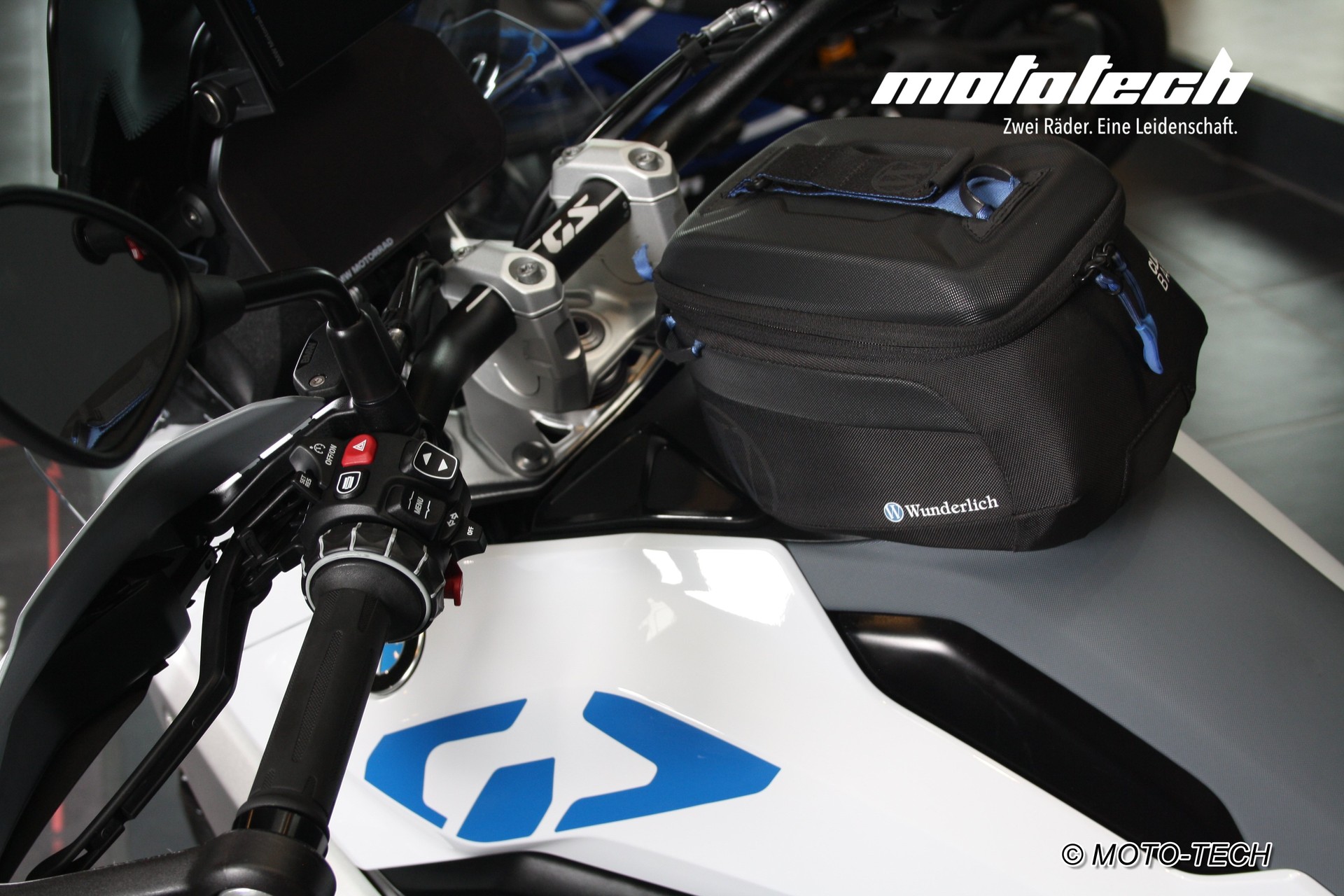 BMW R 1300 GS AKRAPOVIC-image-8