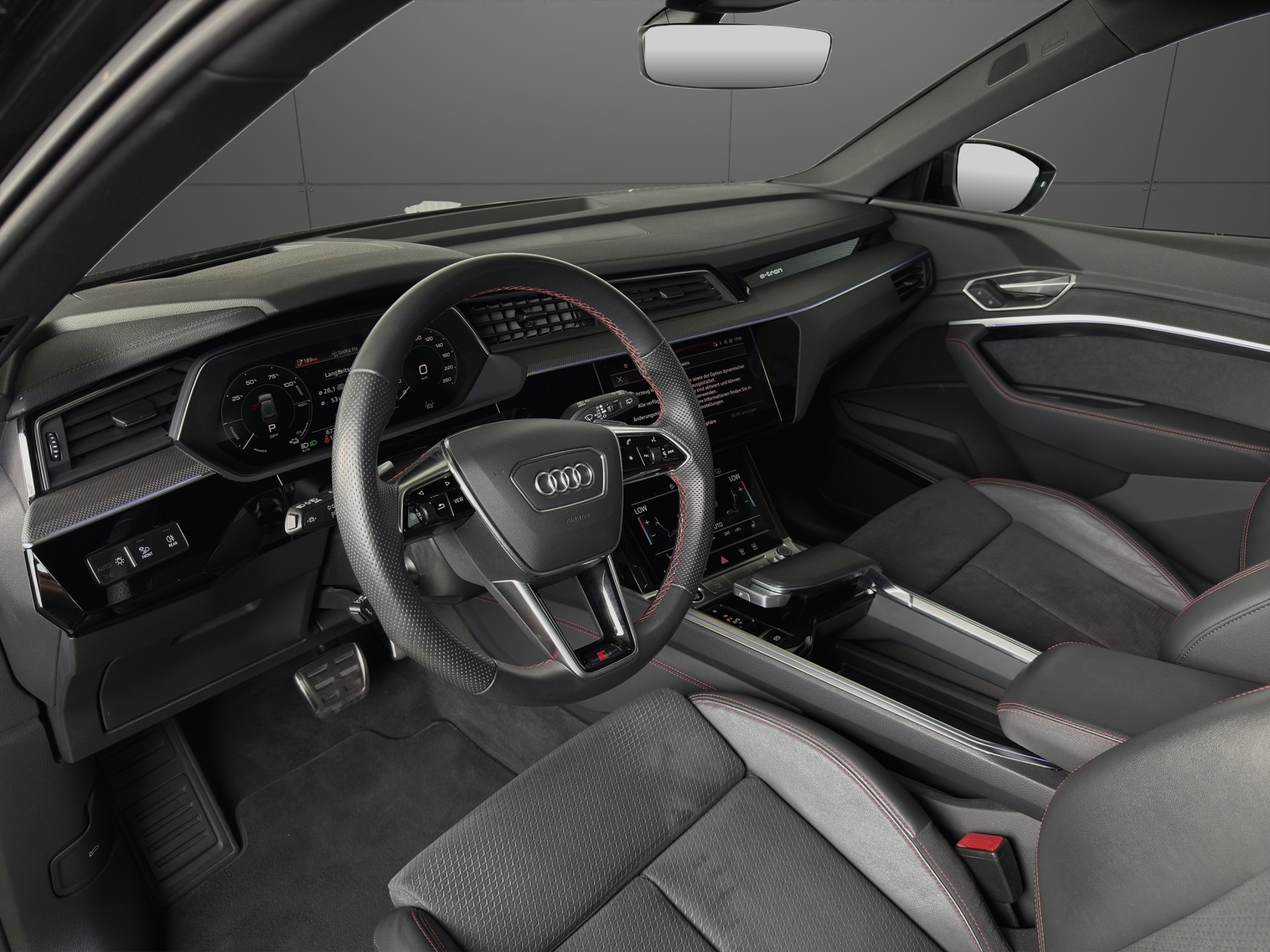 AUDI Q8 55 e-tron Black Edition quattro-image-6