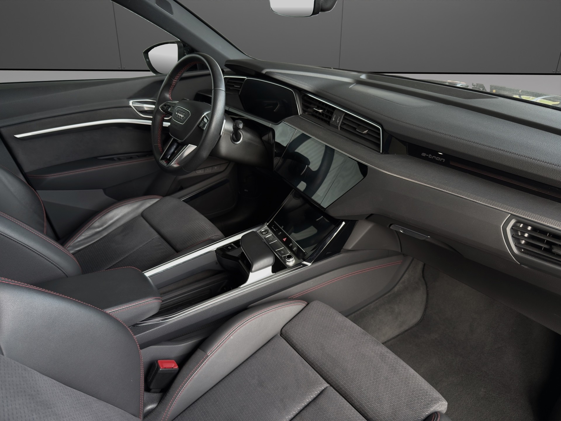 AUDI Q8 55 e-tron Black Edition quattro-image-11