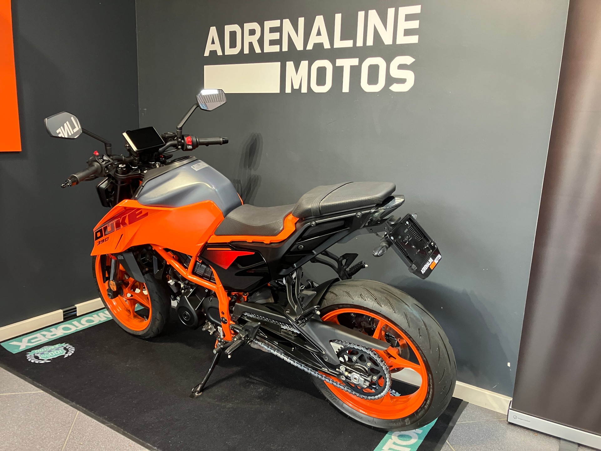 KTM 390 Duke-image-4