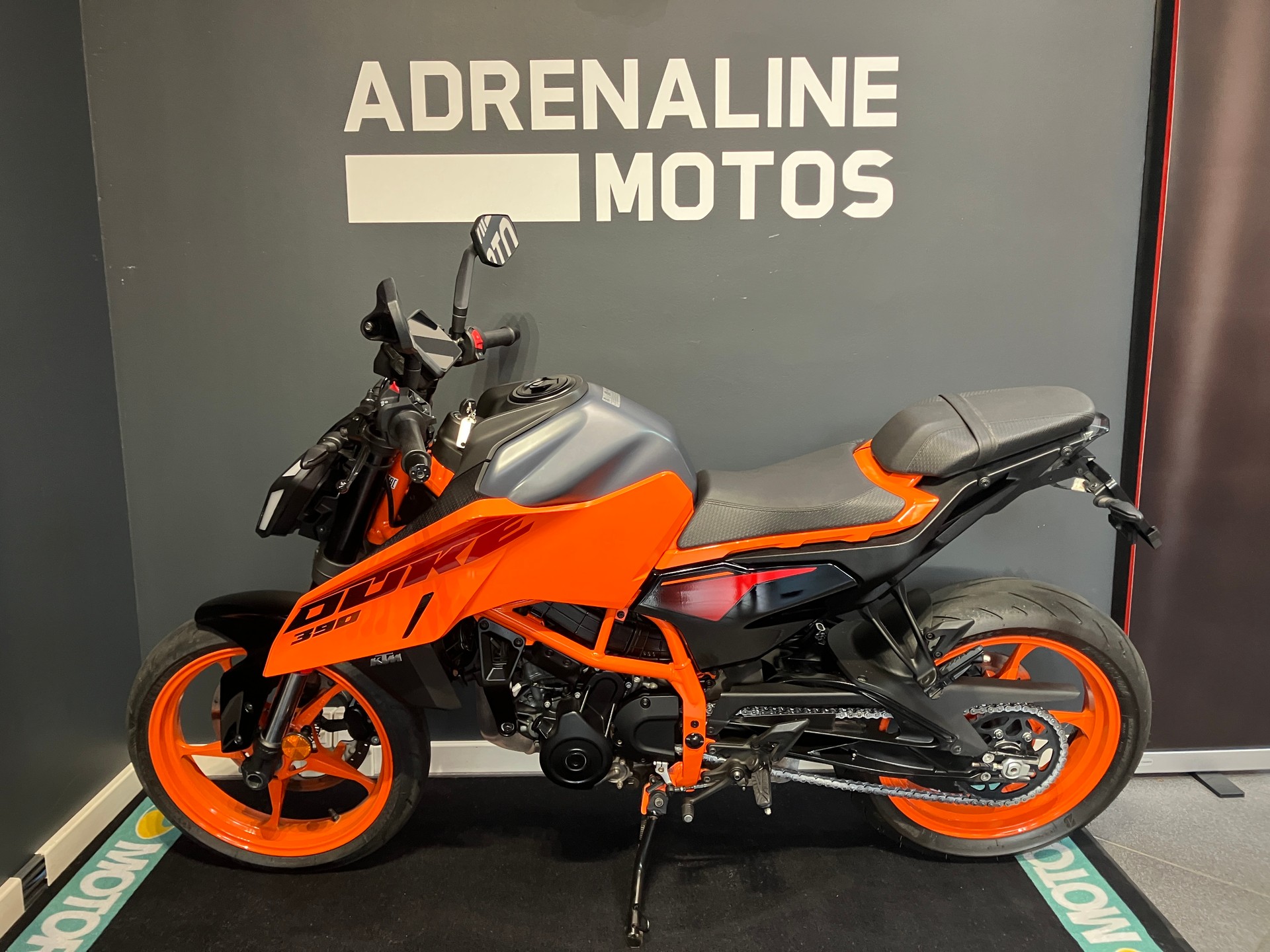 KTM 390 Duke-showroom-element-3