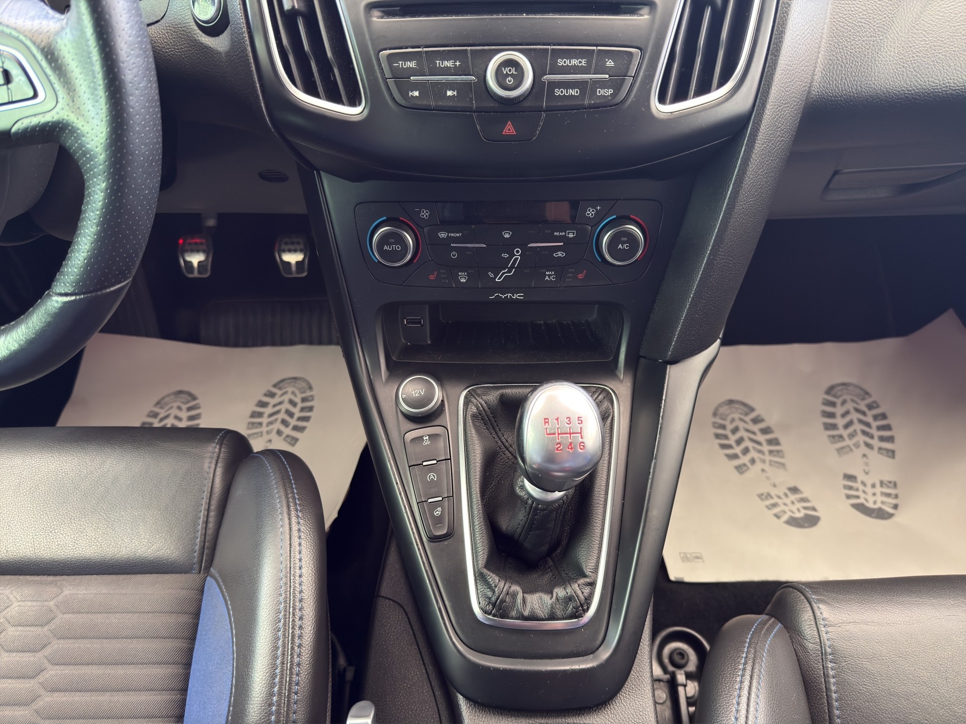 FORD Focus 2.0 TDCi ST2-image-11