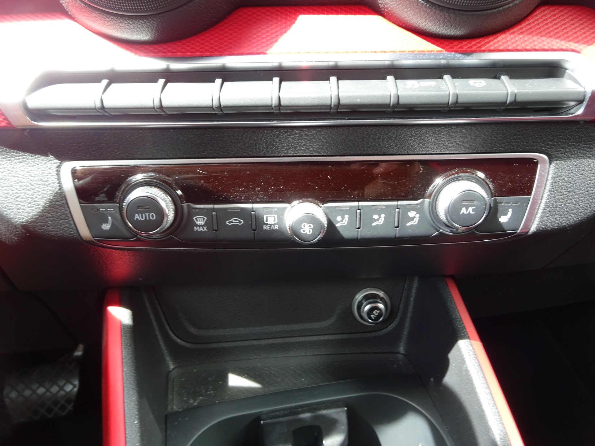 AUDI Q2 2.0 TDI sport quattro S-tronic-image-8