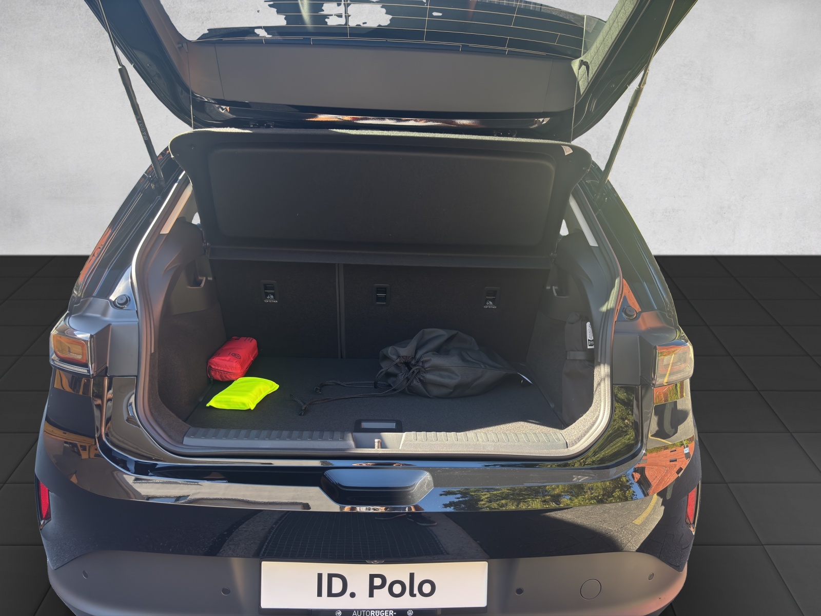 VW ID.Polo 52 kWh Life Edition One-image-13