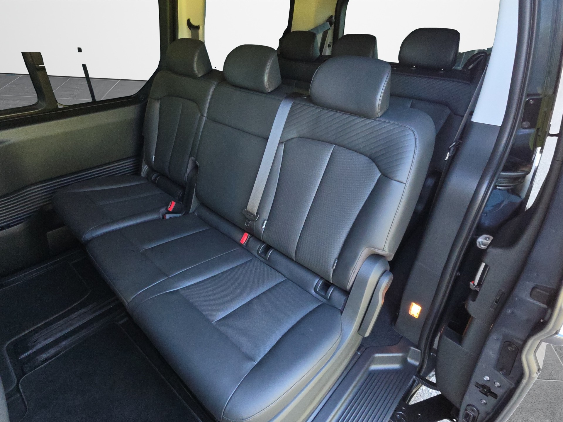 HYUNDAI Staria Wagon 1.6 GDi HEV Vertex-image-15