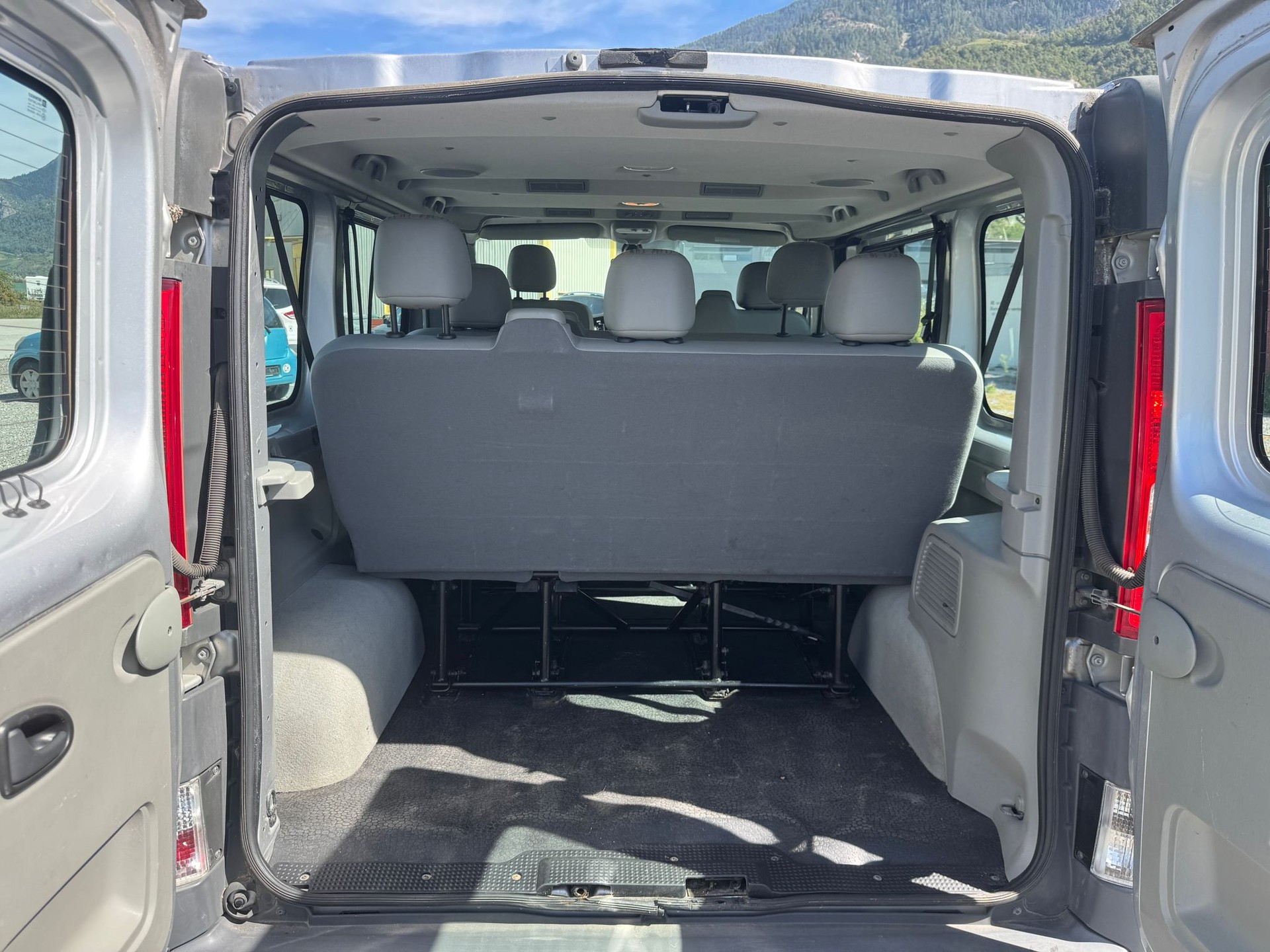 NISSAN Primastar 2.0dCi 115 L2H1 Premium 2.9t-image-10