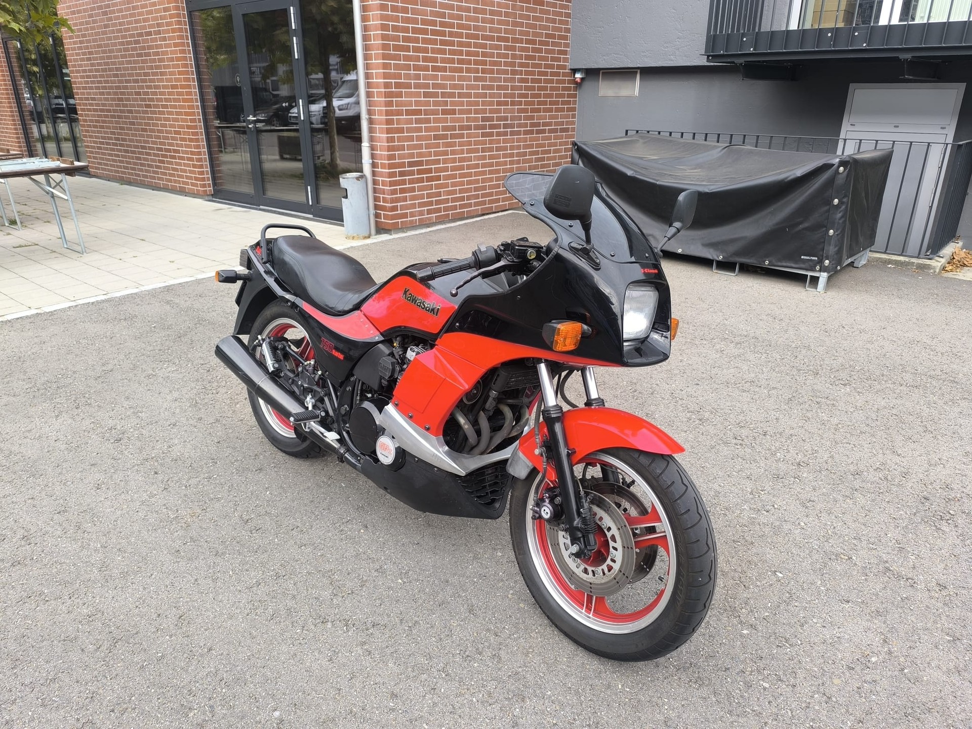 KAWASAKI ZX 750 Turbo-image-2
