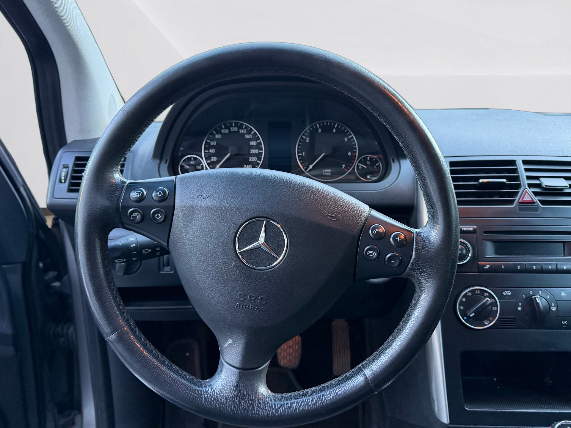 MERCEDES-BENZ A 150 Classic-image-15