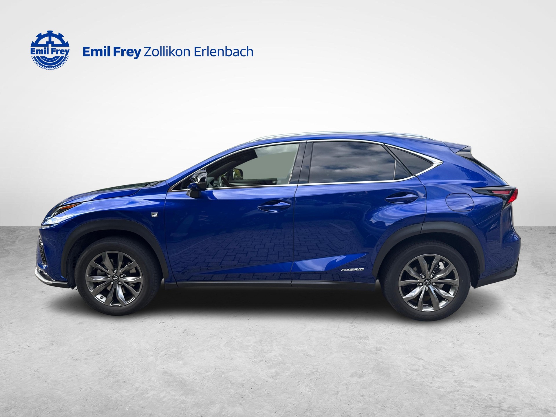 LEXUS NX 300h F-Sport-showroom-element-1