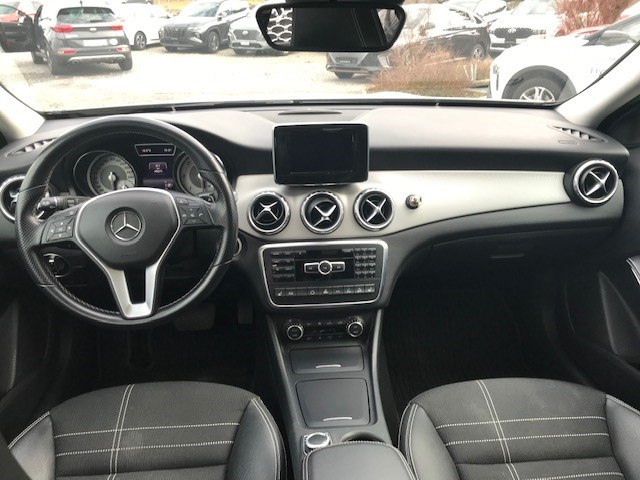 MERCEDES-BENZ GLA 220 CDI Urban 7G-DCT-image-8