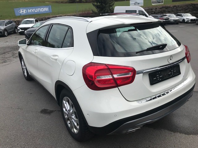 MERCEDES-BENZ GLA 220 CDI Urban 7G-DCT-image-4