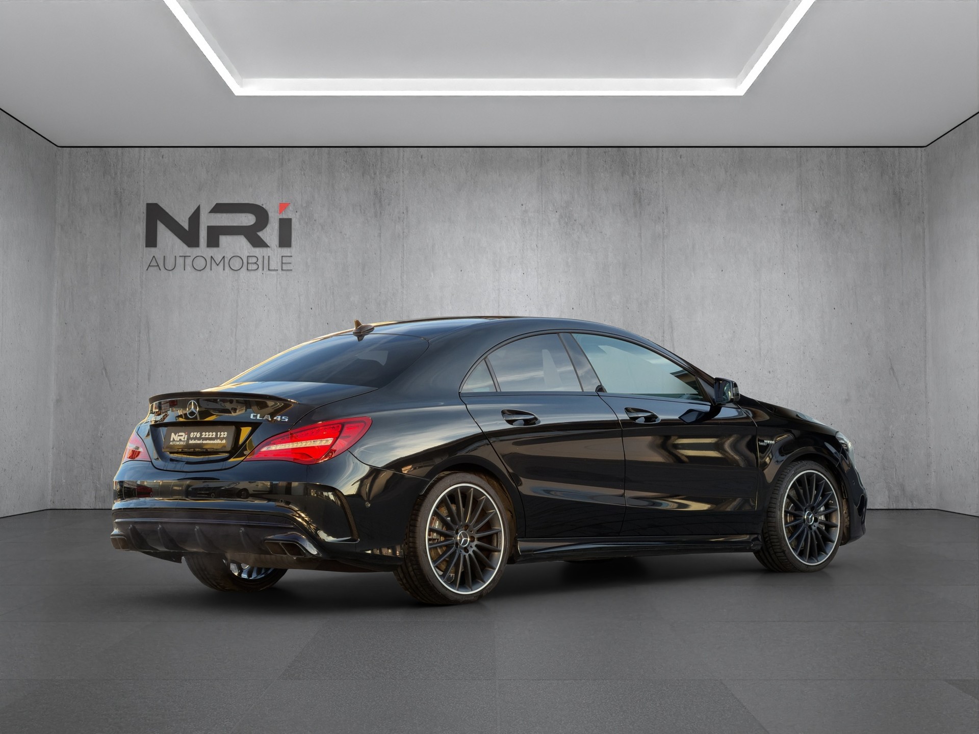 MERCEDES-BENZ CLA 45 AMG 4m-image-4
