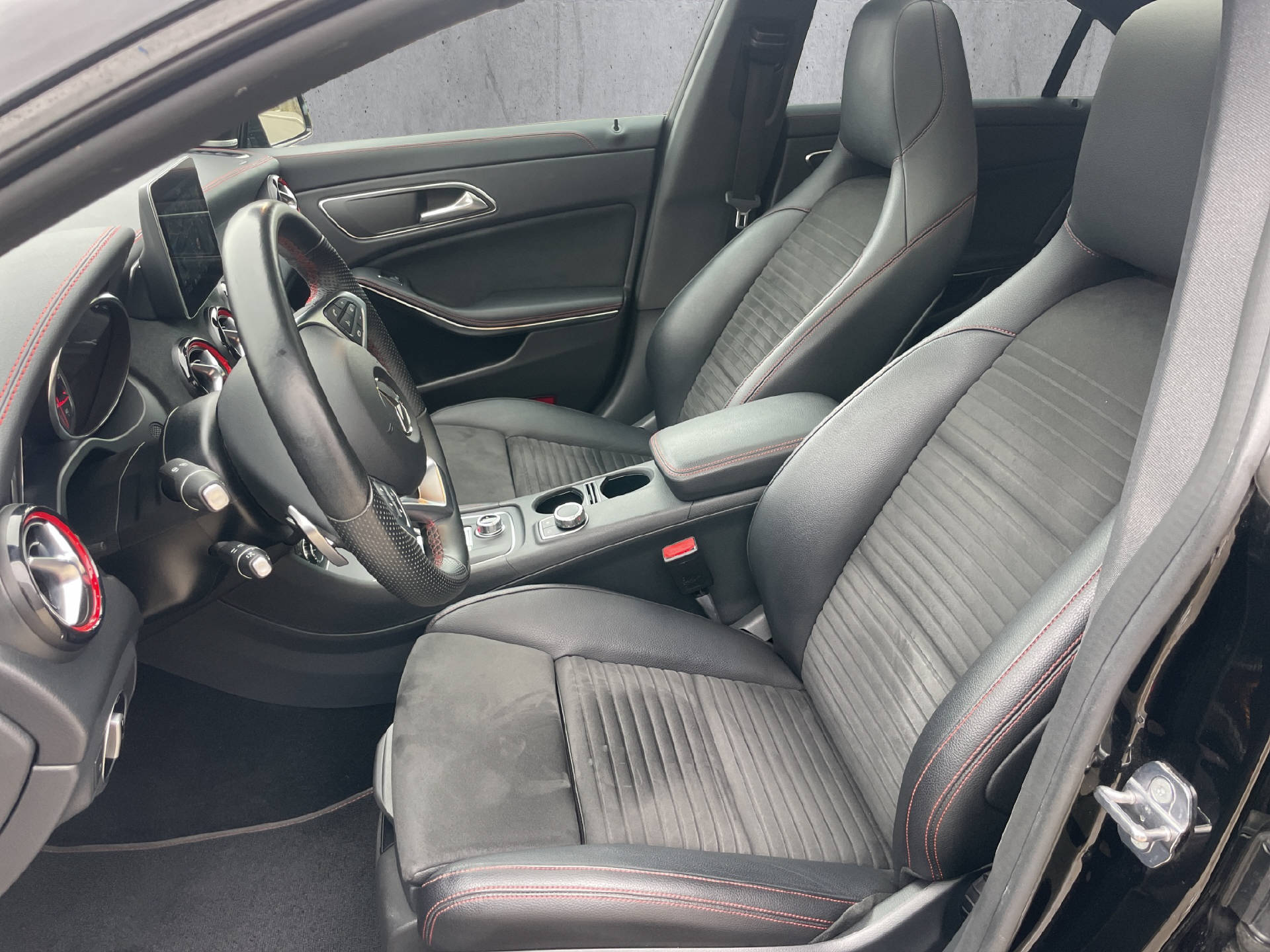 MERCEDES-BENZ CLA 45 AMG 4m-image-10
