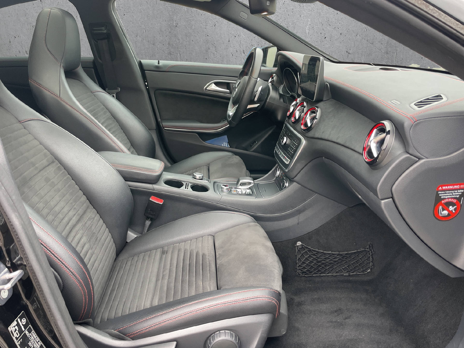 MERCEDES-BENZ CLA 45 AMG 4m-image-11