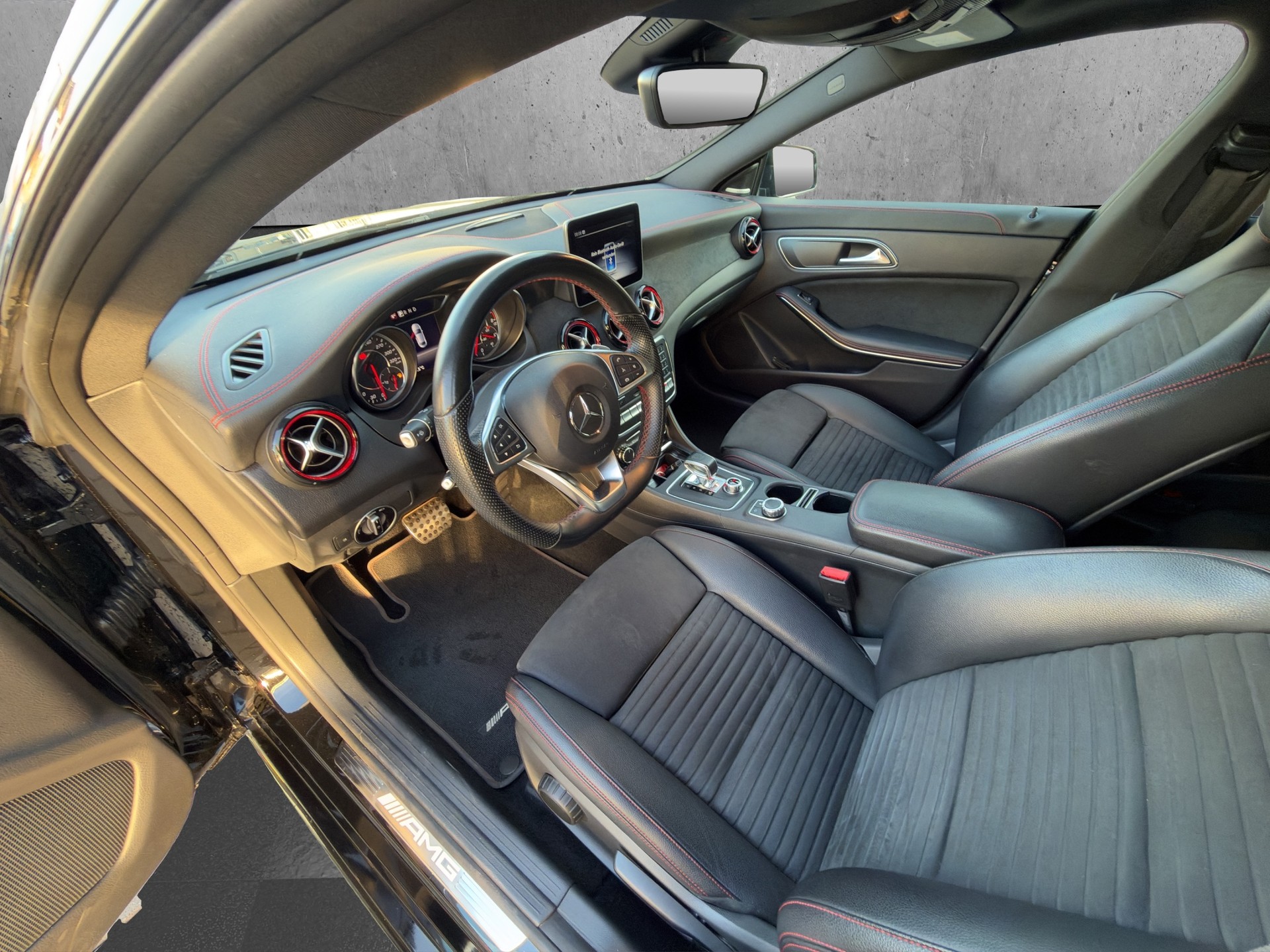 MERCEDES-BENZ CLA 45 AMG 4m-image-9