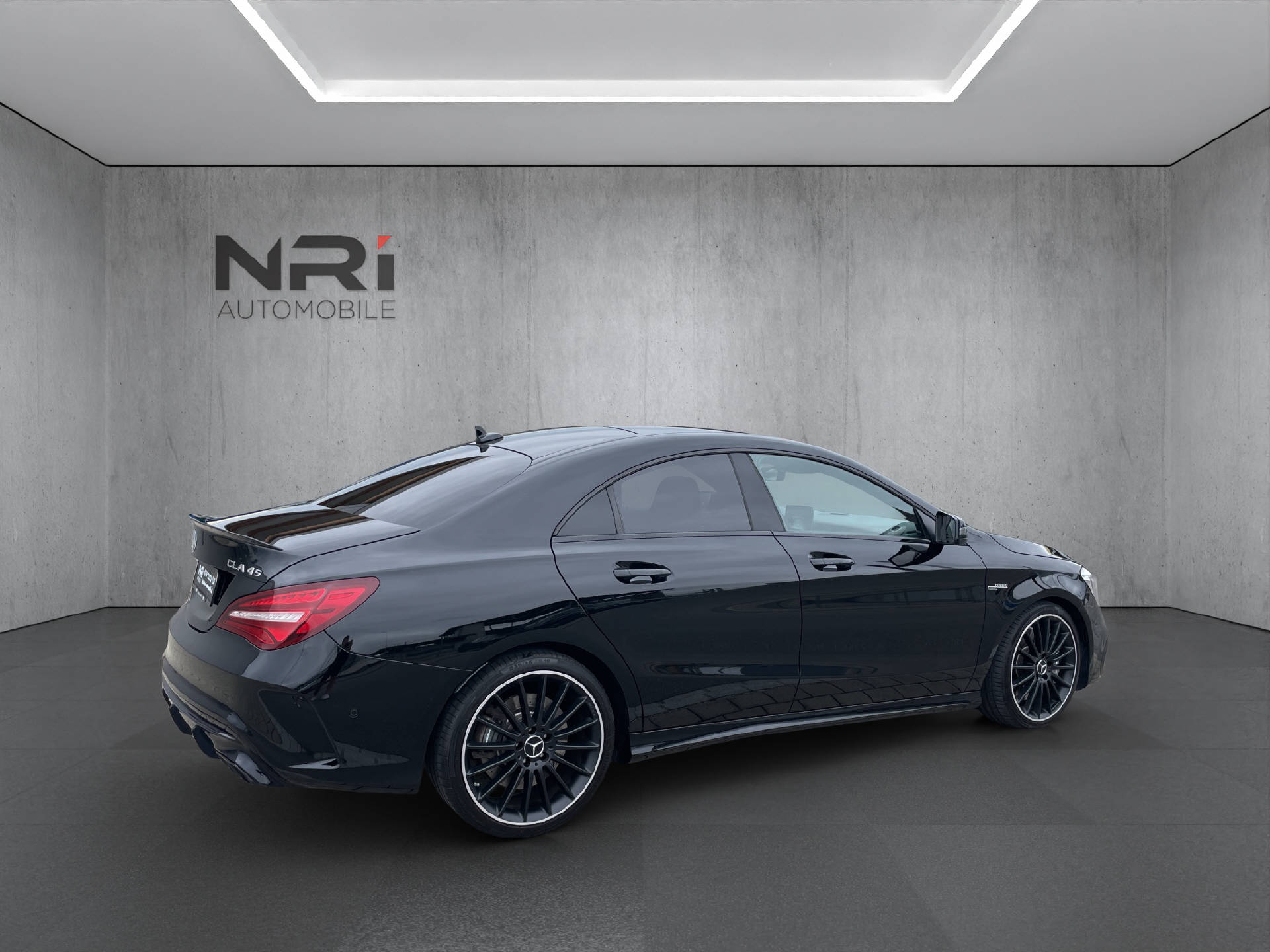 MERCEDES-BENZ CLA 45 AMG 4m-image-6