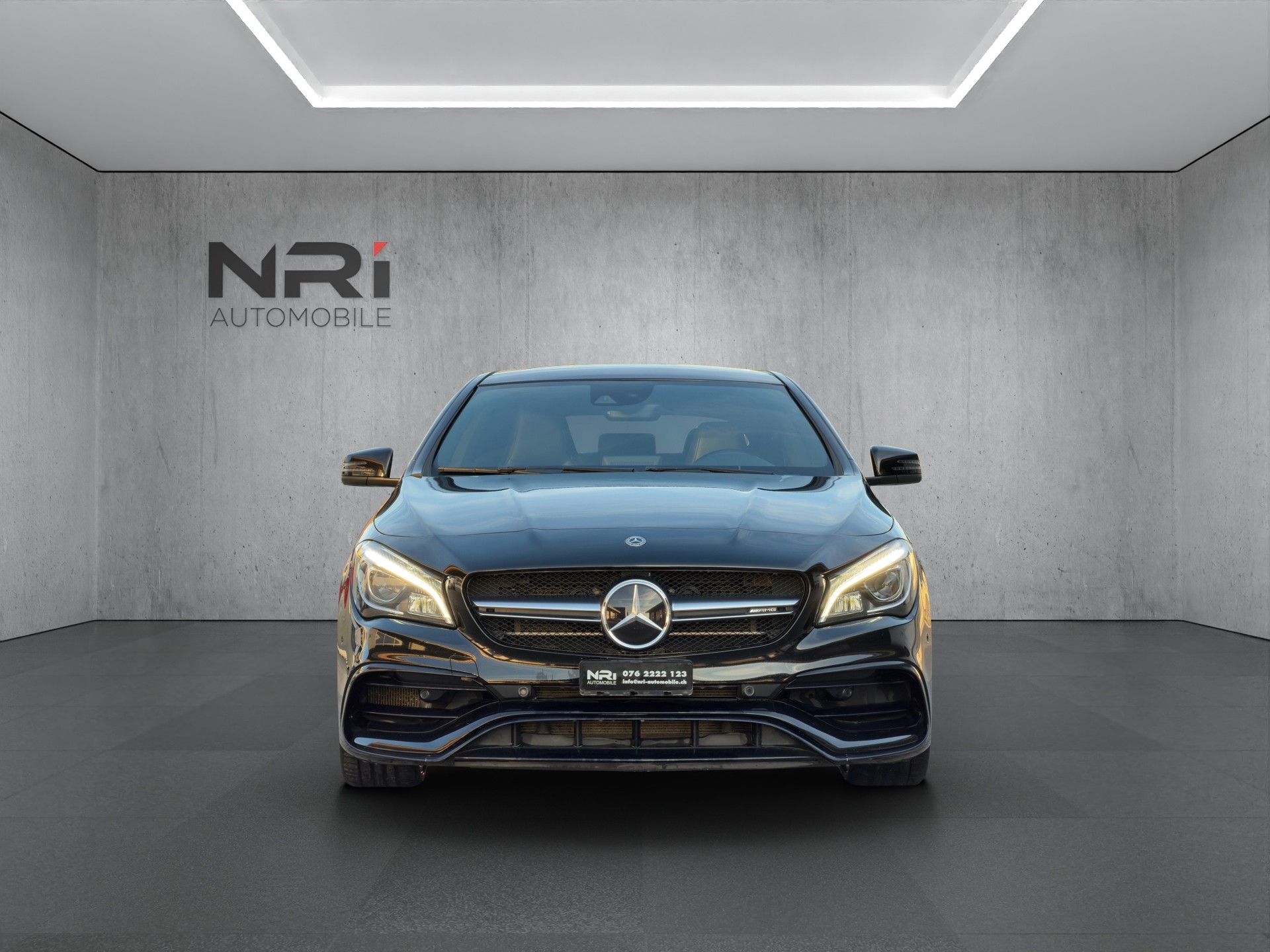 MERCEDES-BENZ CLA 45 AMG 4m-showroom-element-1