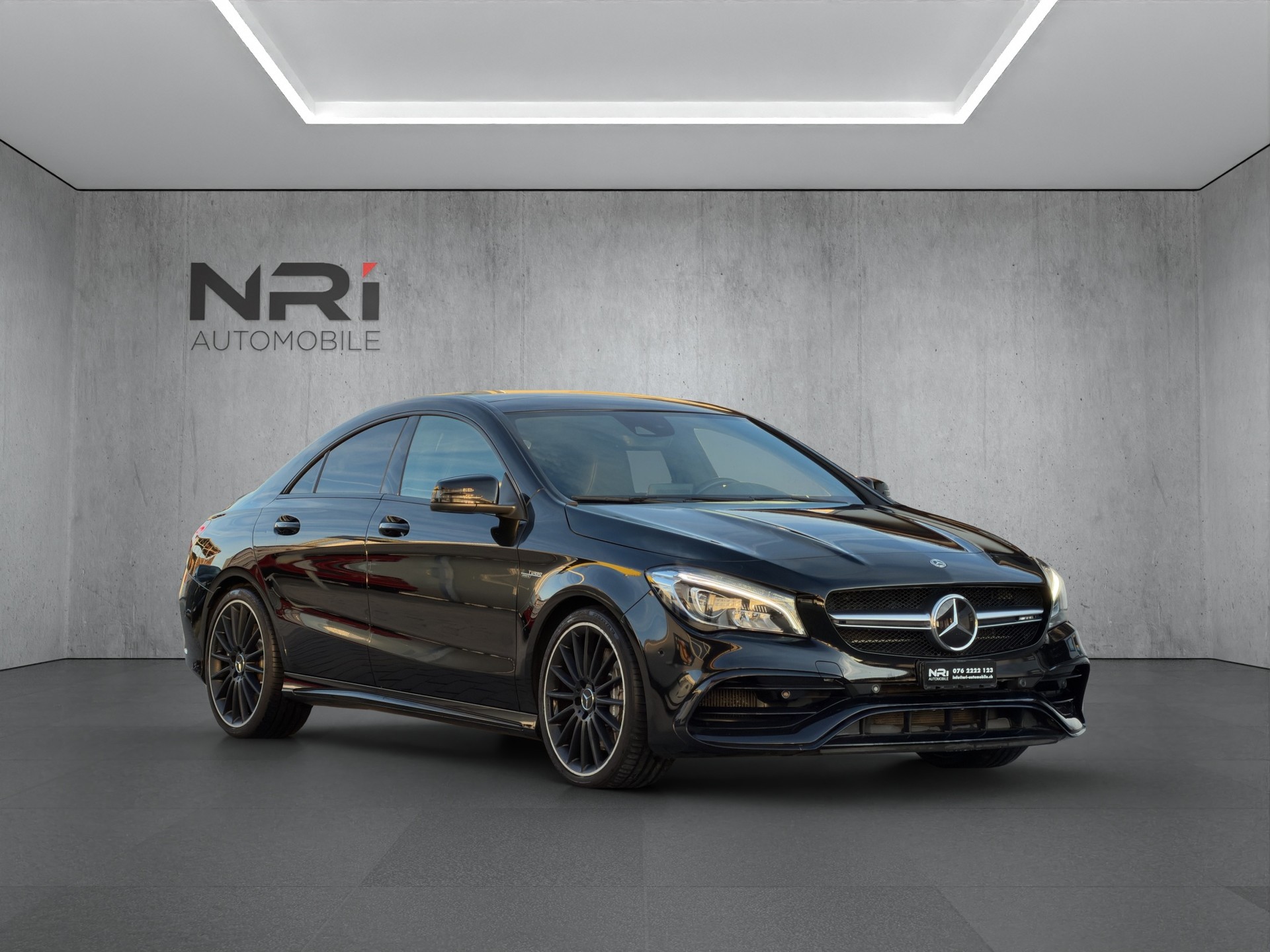 MERCEDES-BENZ CLA 45 AMG 4m-showroom-element-2