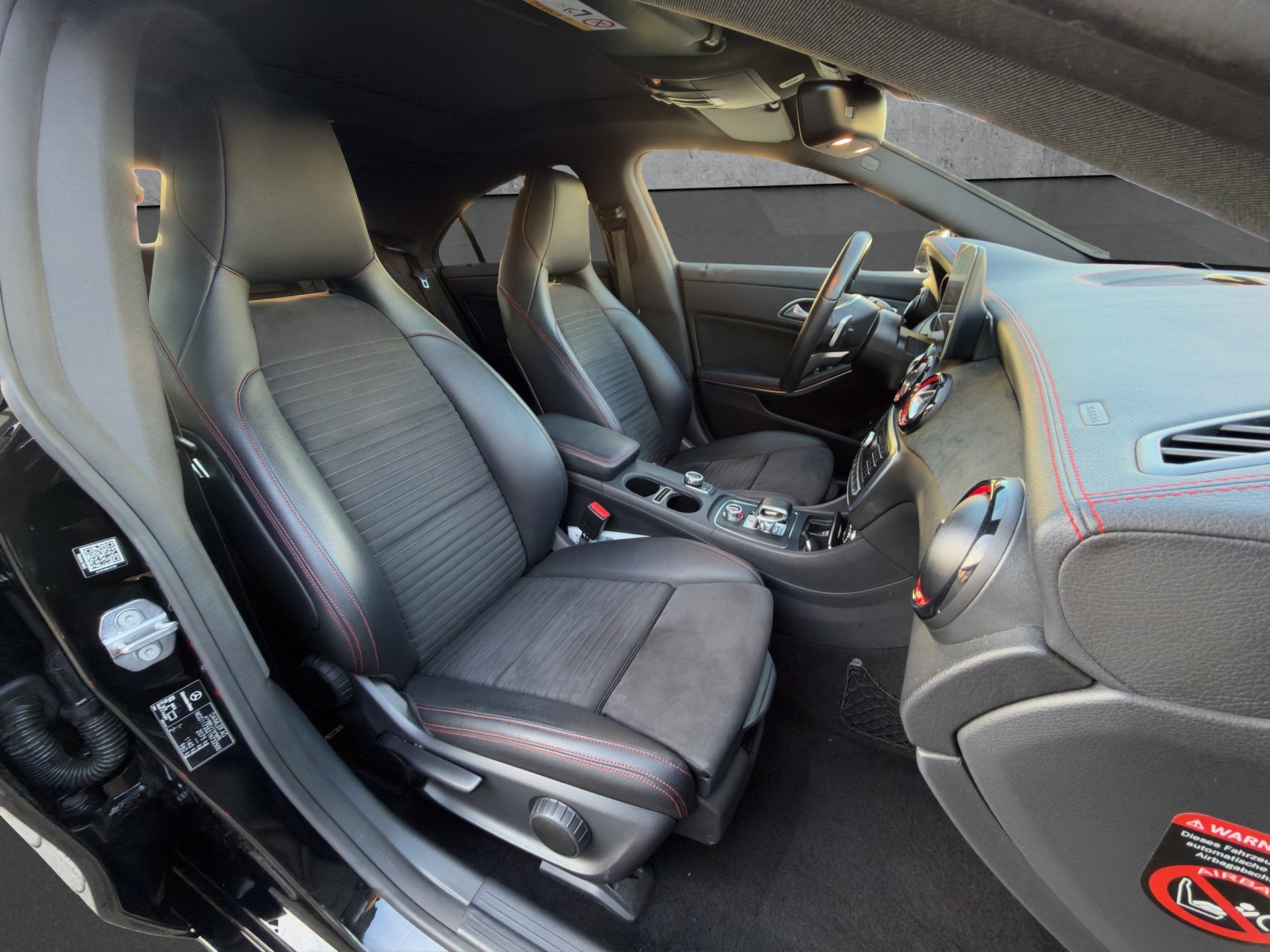 MERCEDES-BENZ CLA 45 AMG 4m-image-12
