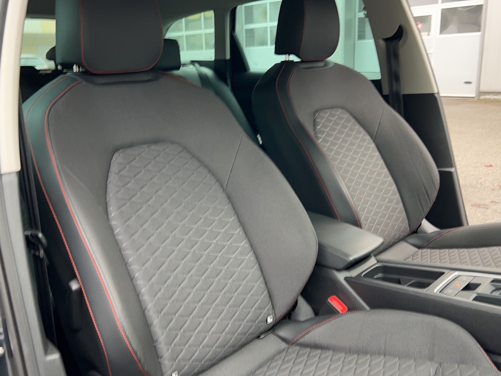 SEAT Leon ST 1.5 eTSI 150 FR DSG-image-10