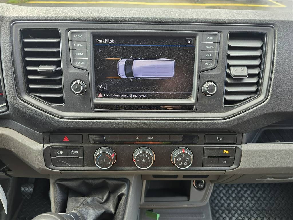 VW Crafter 35 2.0 TDI L4 4Motion-image-12