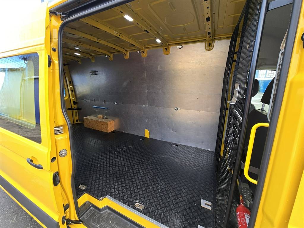 VW Crafter 35 2.0 TDI L4 4Motion-image-15