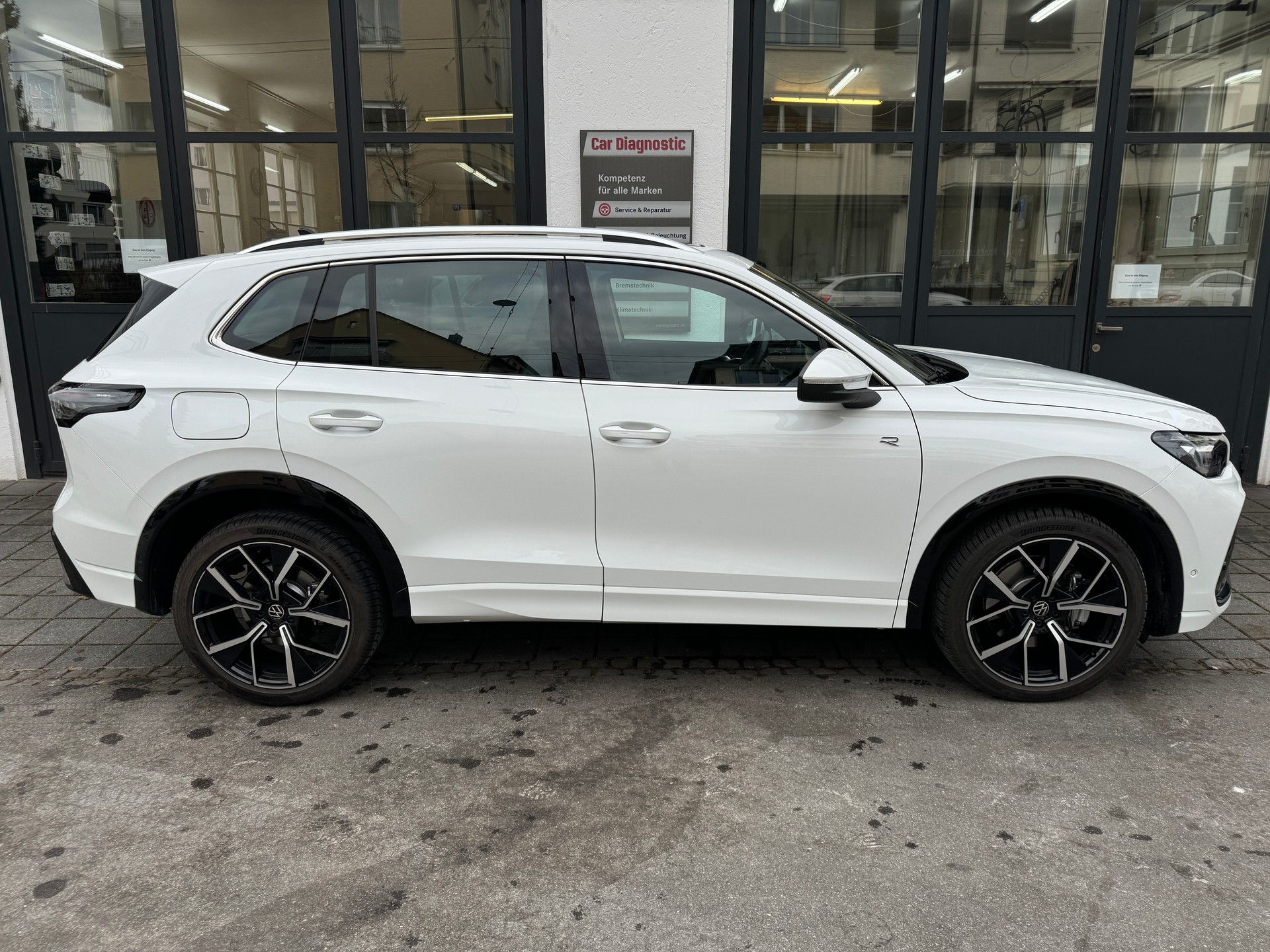 VW Tiguan 2.0 TSI DSG R-Line 4Motion-showroom-element-3