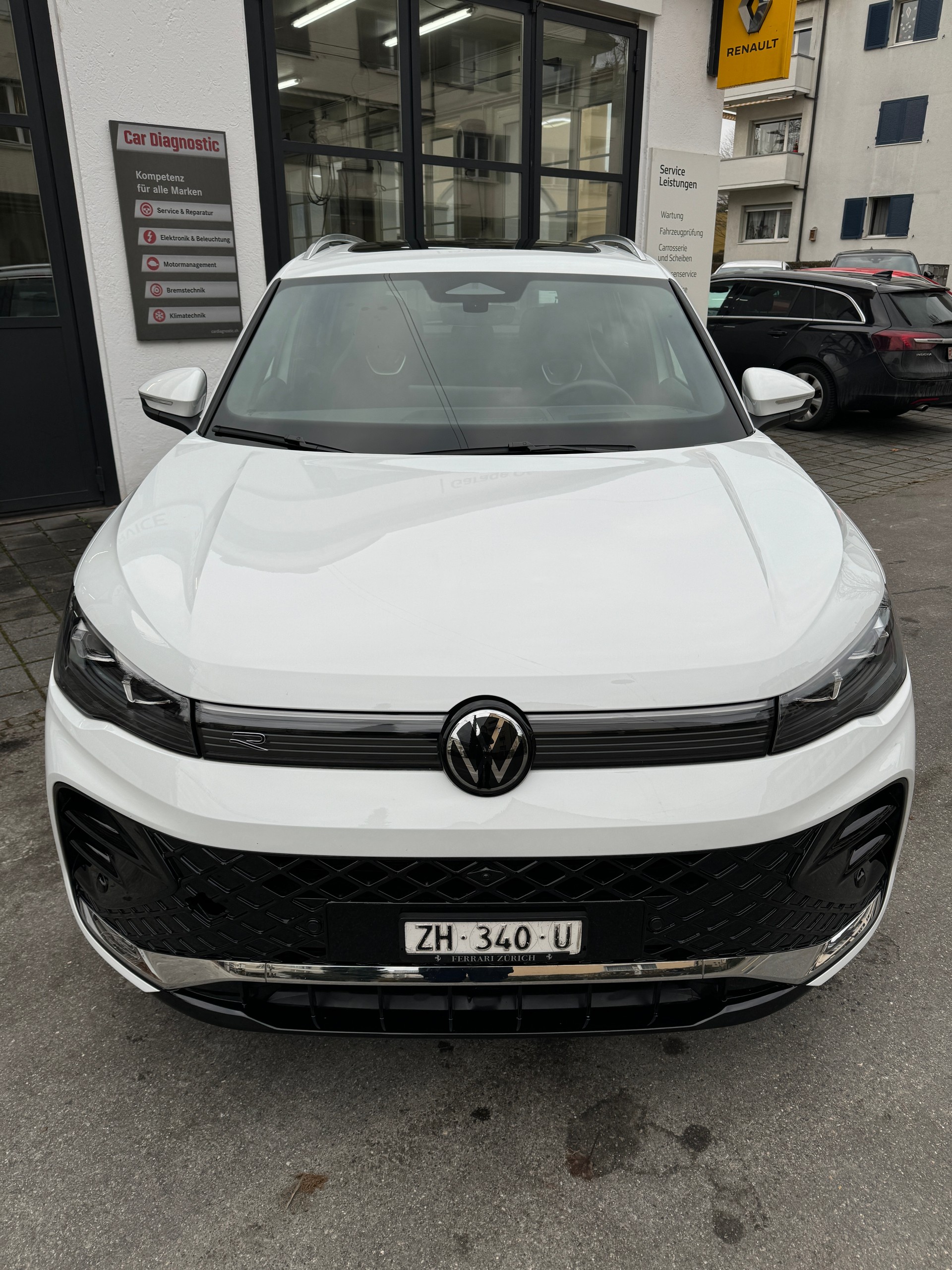 VW Tiguan 2.0 TSI DSG R-Line 4Motion-showroom-element-2