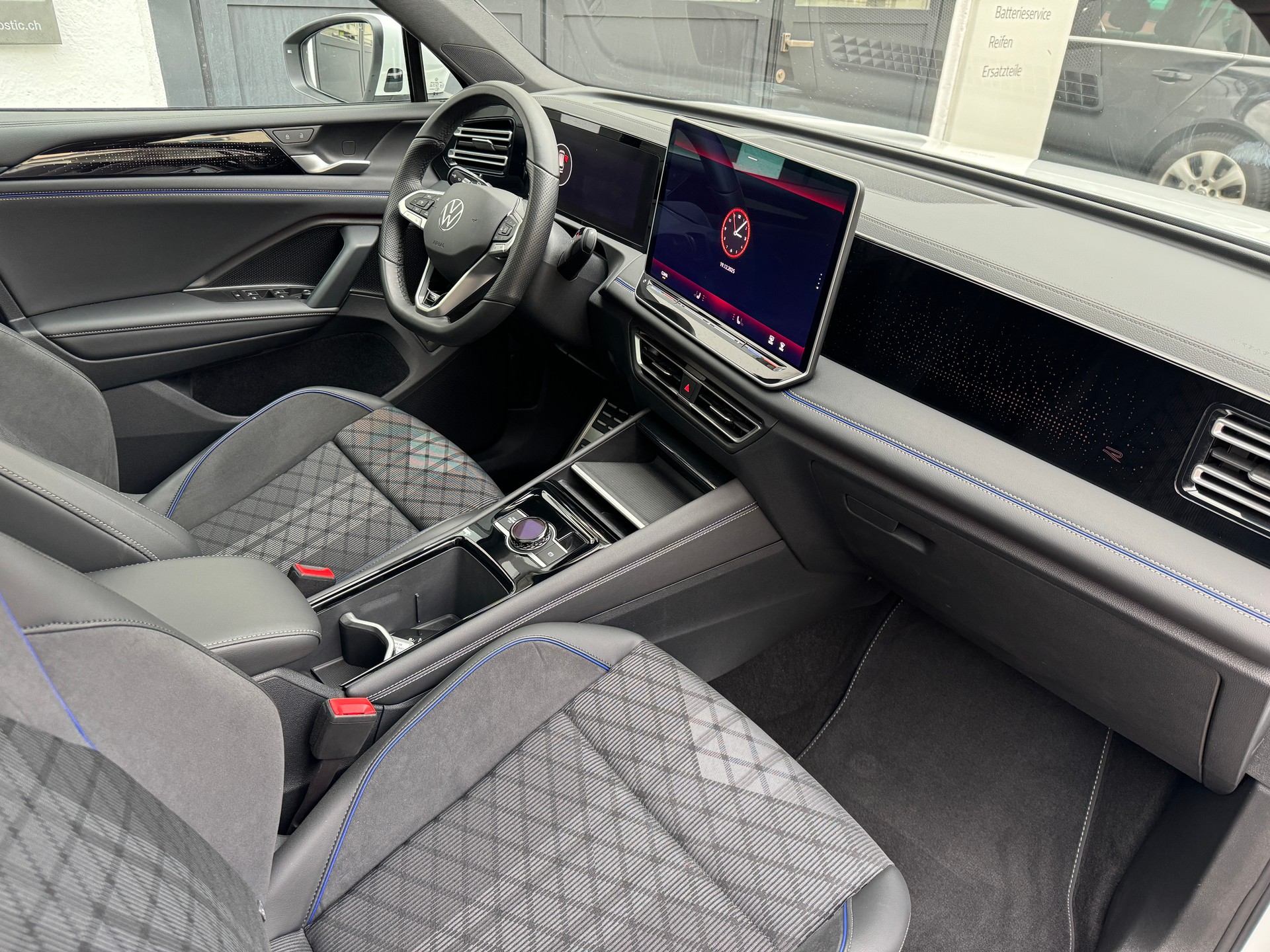 VW Tiguan 2.0 TSI DSG R-Line 4Motion-image-10
