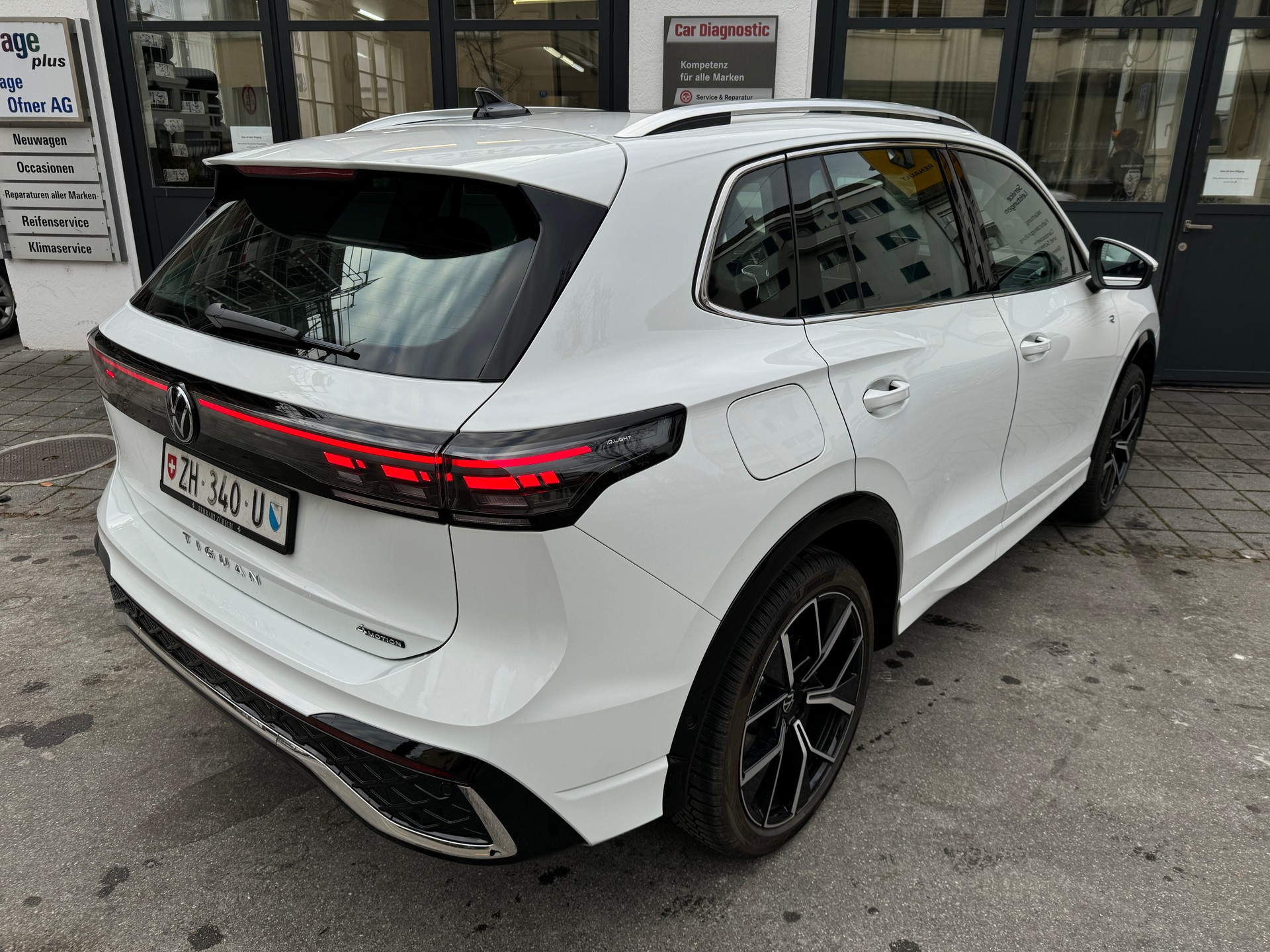 VW Tiguan 2.0 TSI DSG R-Line 4Motion-image-6