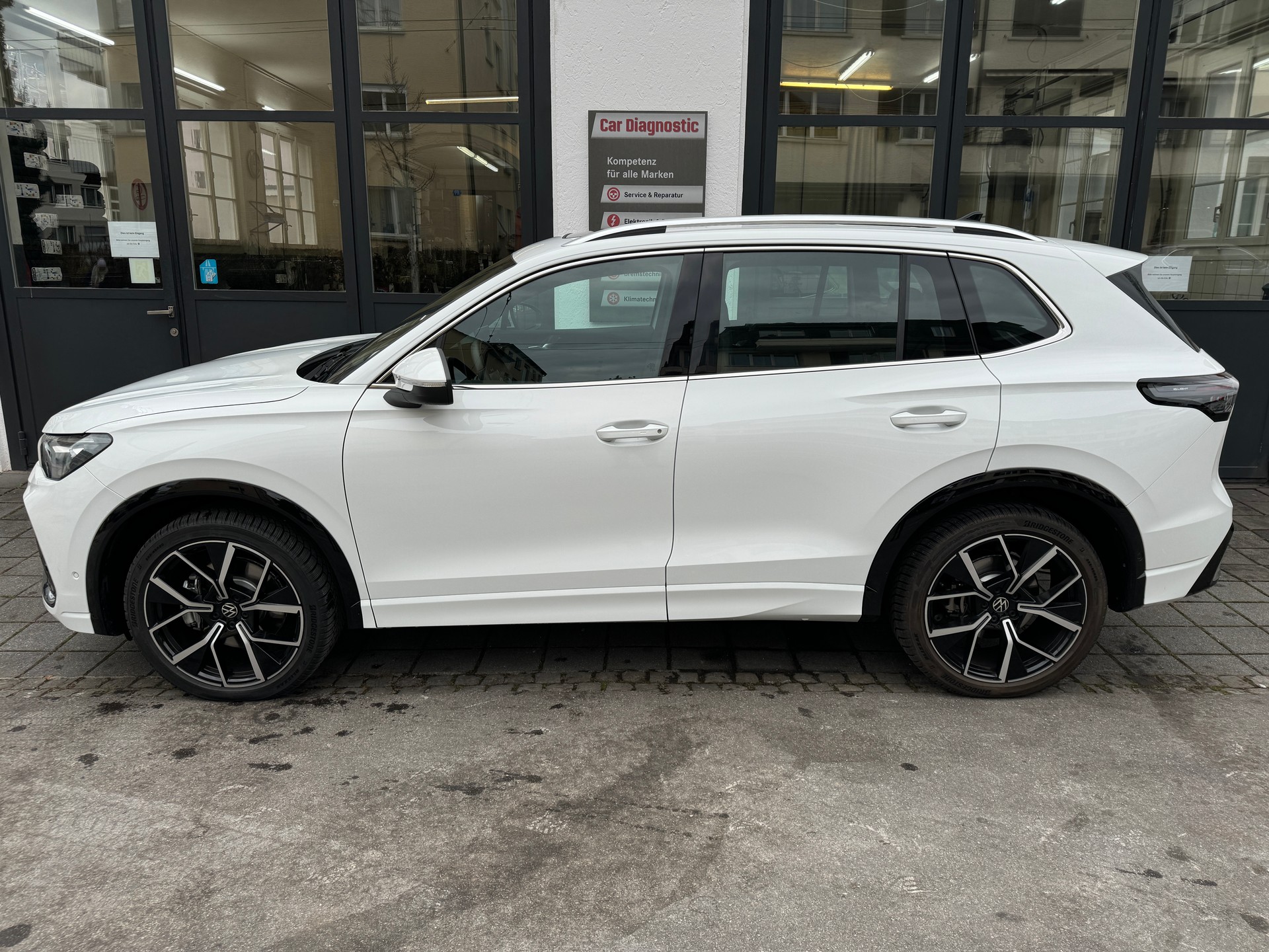 VW Tiguan 2.0 TSI DSG R-Line 4Motion-image-4