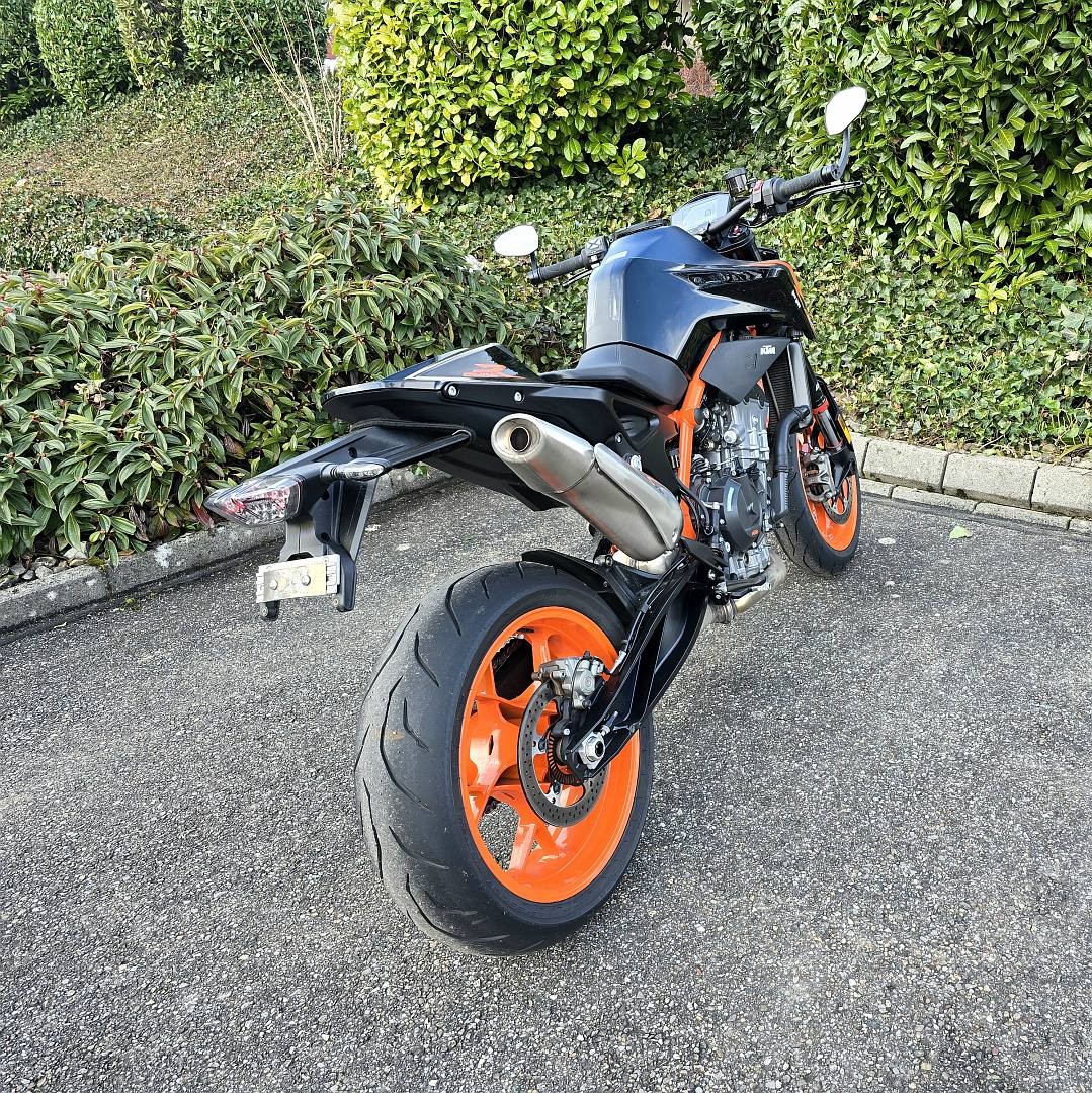 KTM 890 Duke R-image-2