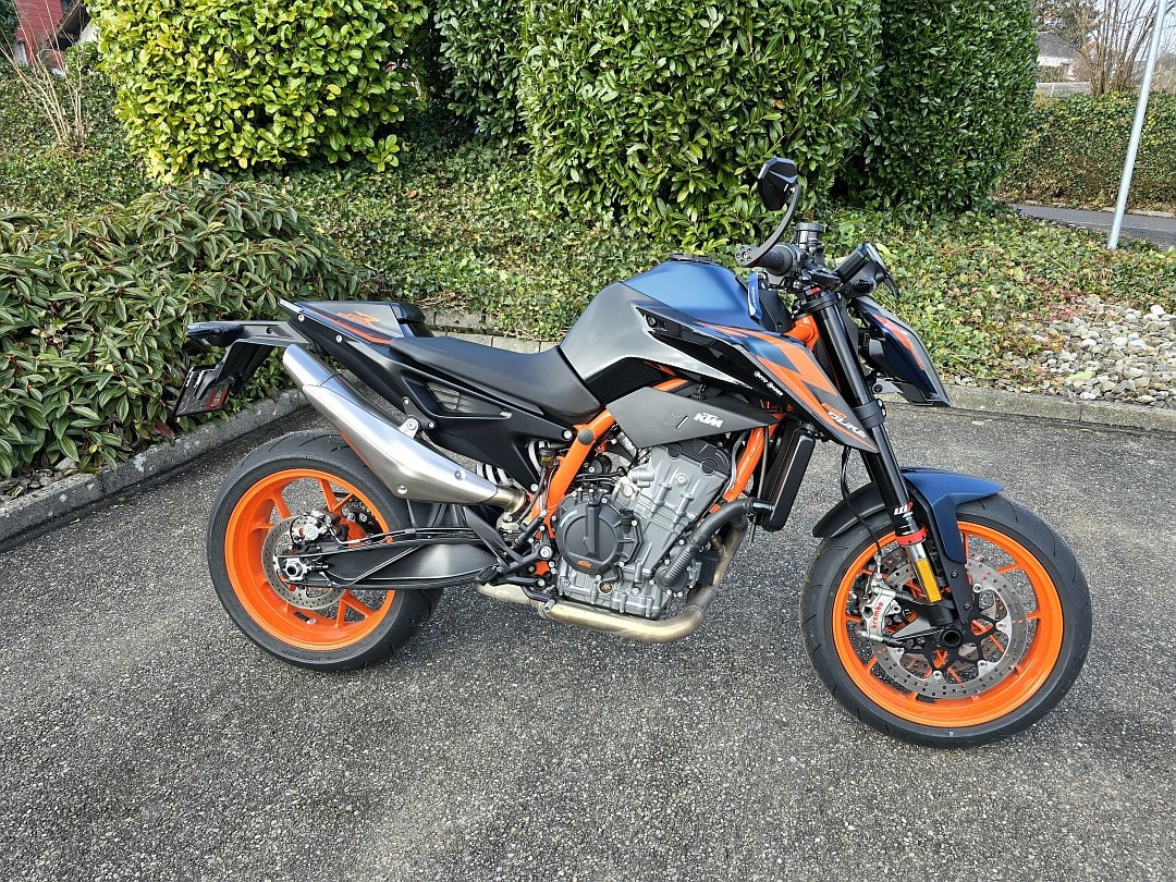KTM 890 Duke R-image-0