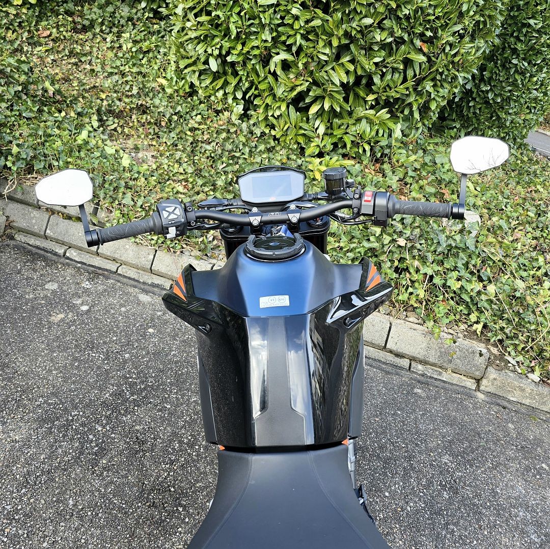 KTM 890 Duke R-image-7