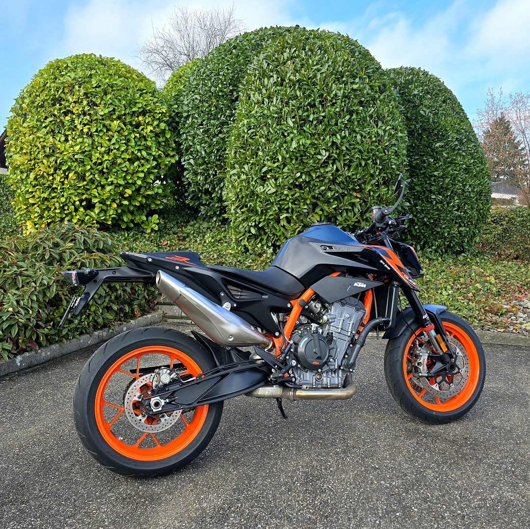 KTM 890 Duke R-image-1