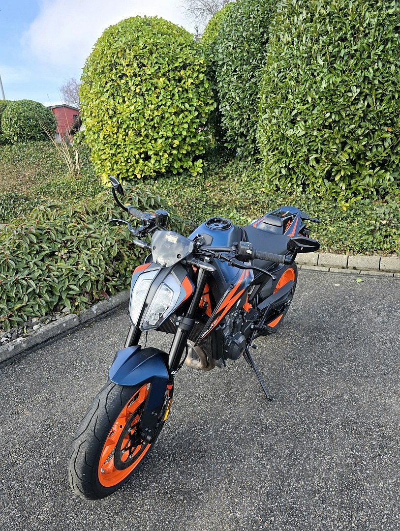 KTM 890 Duke R-image-4