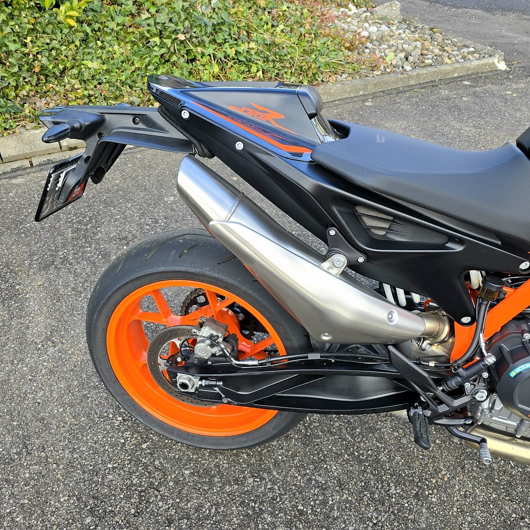 KTM 890 Duke R-image-6