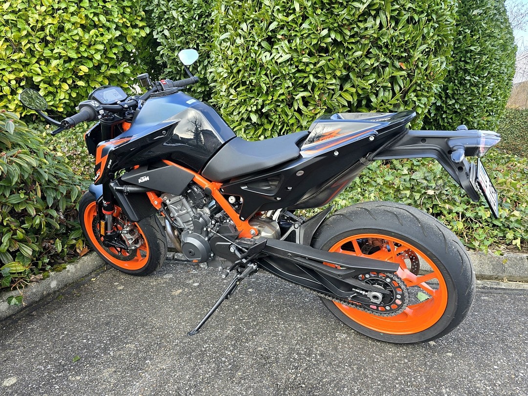 KTM 890 Duke R-image-3